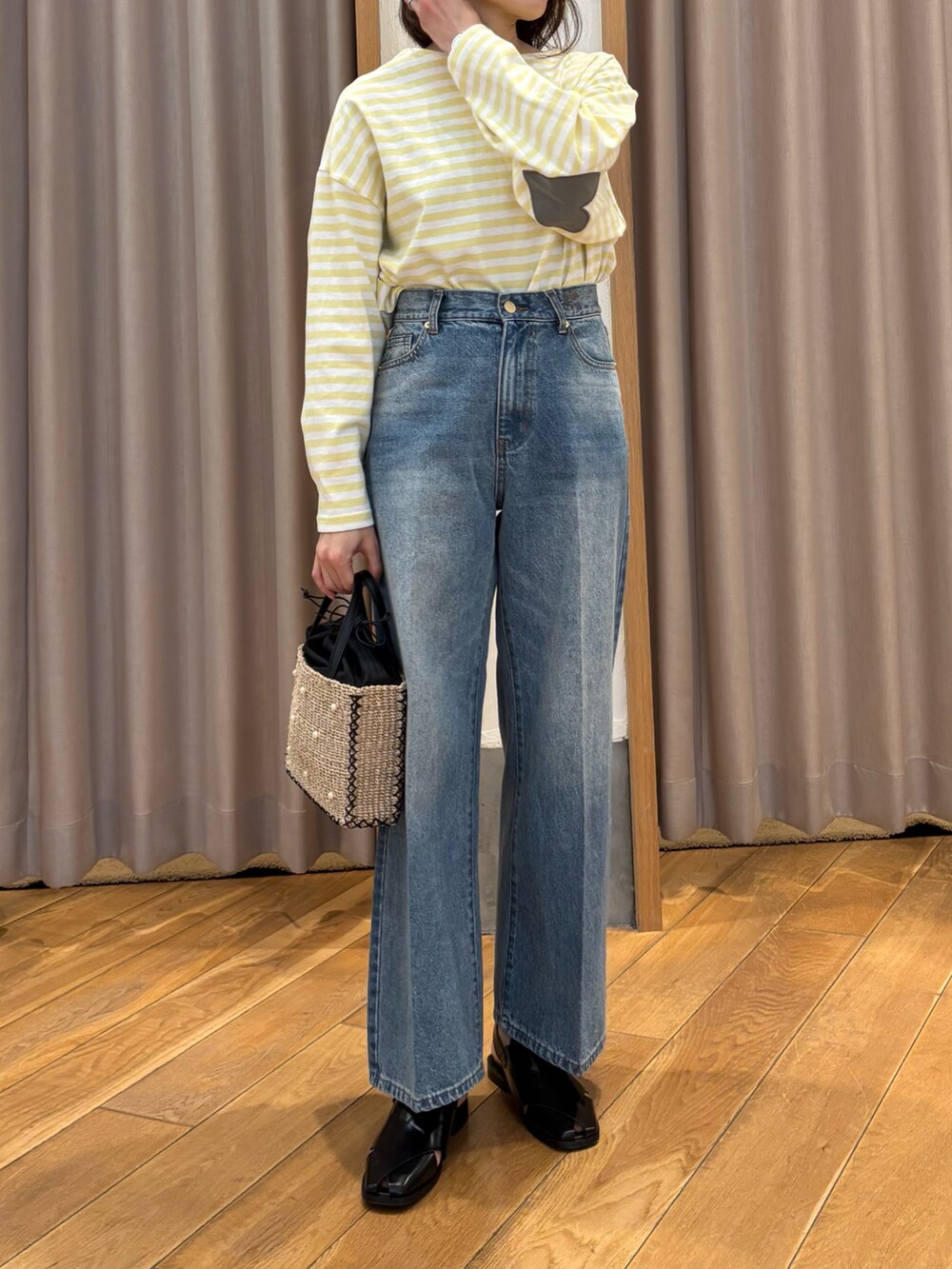 「春色、休日スタイル、ボーダー、お出かけコーデ、大人カジュアル、春夏コーデ、大人女子、シンプルコーデ、ootd、オトナカワイイ、カラーコーデ、イエロー、初春コーデ、カジュアルスタイル、オトナカジュアル」｜「fredy emueのFRセンタープレスセミワイドデニムパンツ（デニムパンツ、ブルー系）」を使った、Wajikiさん（レディース・157cm）の春コーディネートの4枚目の写真