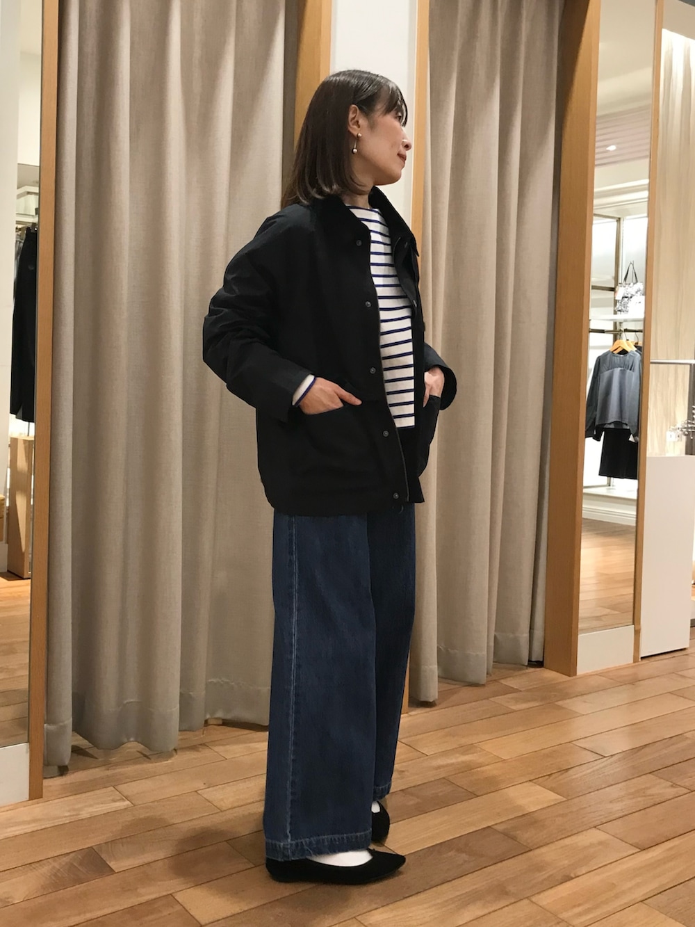 「冬コーデ、きれいめカジュアル、お出かけコーデ、冬アウター、デニム、秋服コーデ、大人かわいい、着回しコーデ、大人女子、秋服、ootd、リラックススタイル、オトナカワイイ、冬、今日のコーデ」｜「fredy emueのセミワイドデニムパンツ（デニムパンツ、ブルー系）」を使った、Wajikiさん（レディース・157cm）の秋コーディネートの2枚目の写真