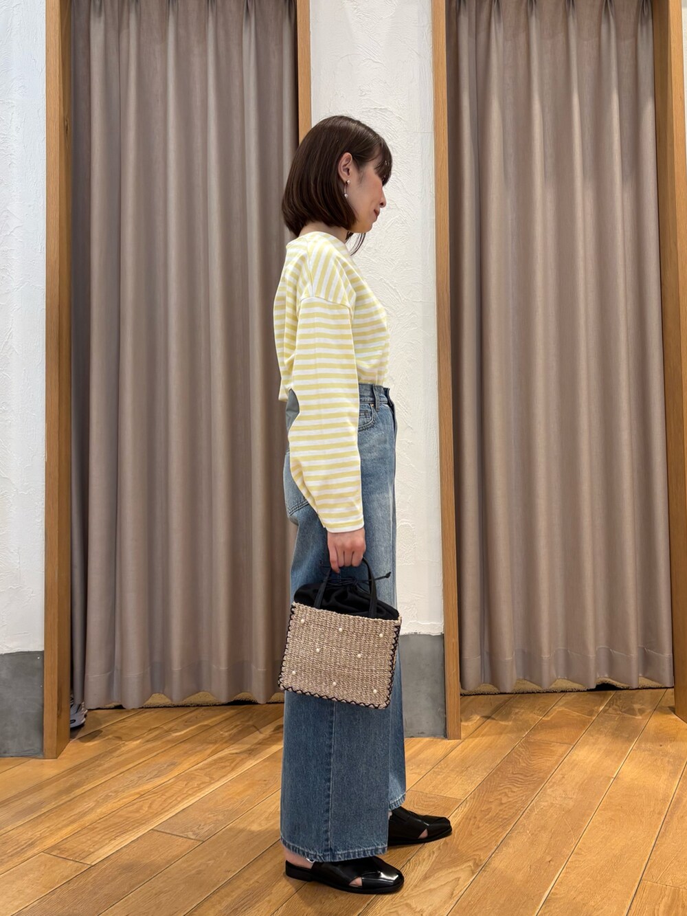 「春色、休日スタイル、ボーダー、お出かけコーデ、大人カジュアル、春夏コーデ、大人女子、シンプルコーデ、ootd、オトナカワイイ、カラーコーデ、イエロー、初春コーデ、カジュアルスタイル、オトナカジュアル」｜「fredy emueのFRセンタープレスセミワイドデニムパンツ（デニムパンツ、ブルー系）」を使った、Wajikiさん（レディース・157cm）の春コーディネートの3枚目の写真