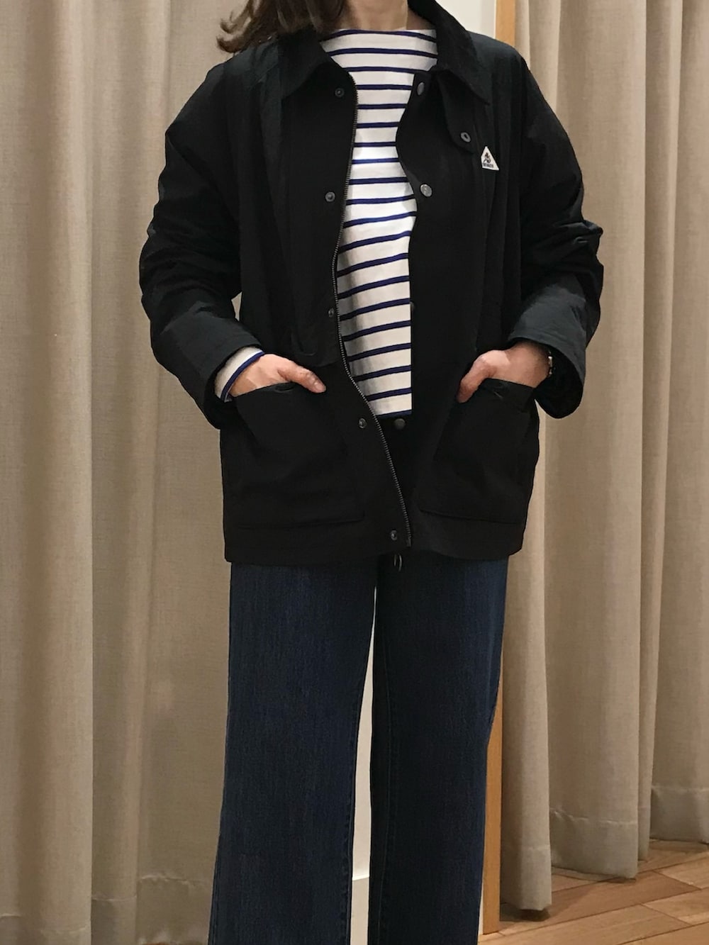 「冬コーデ、きれいめカジュアル、お出かけコーデ、冬アウター、デニム、秋服コーデ、大人かわいい、着回しコーデ、大人女子、秋服、ootd、リラックススタイル、オトナカワイイ、冬、今日のコーデ」｜「fredy emueのセミワイドデニムパンツ（デニムパンツ、ブルー系）」を使った、Wajikiさん（レディース・157cm）の秋コーディネートの4枚目の写真