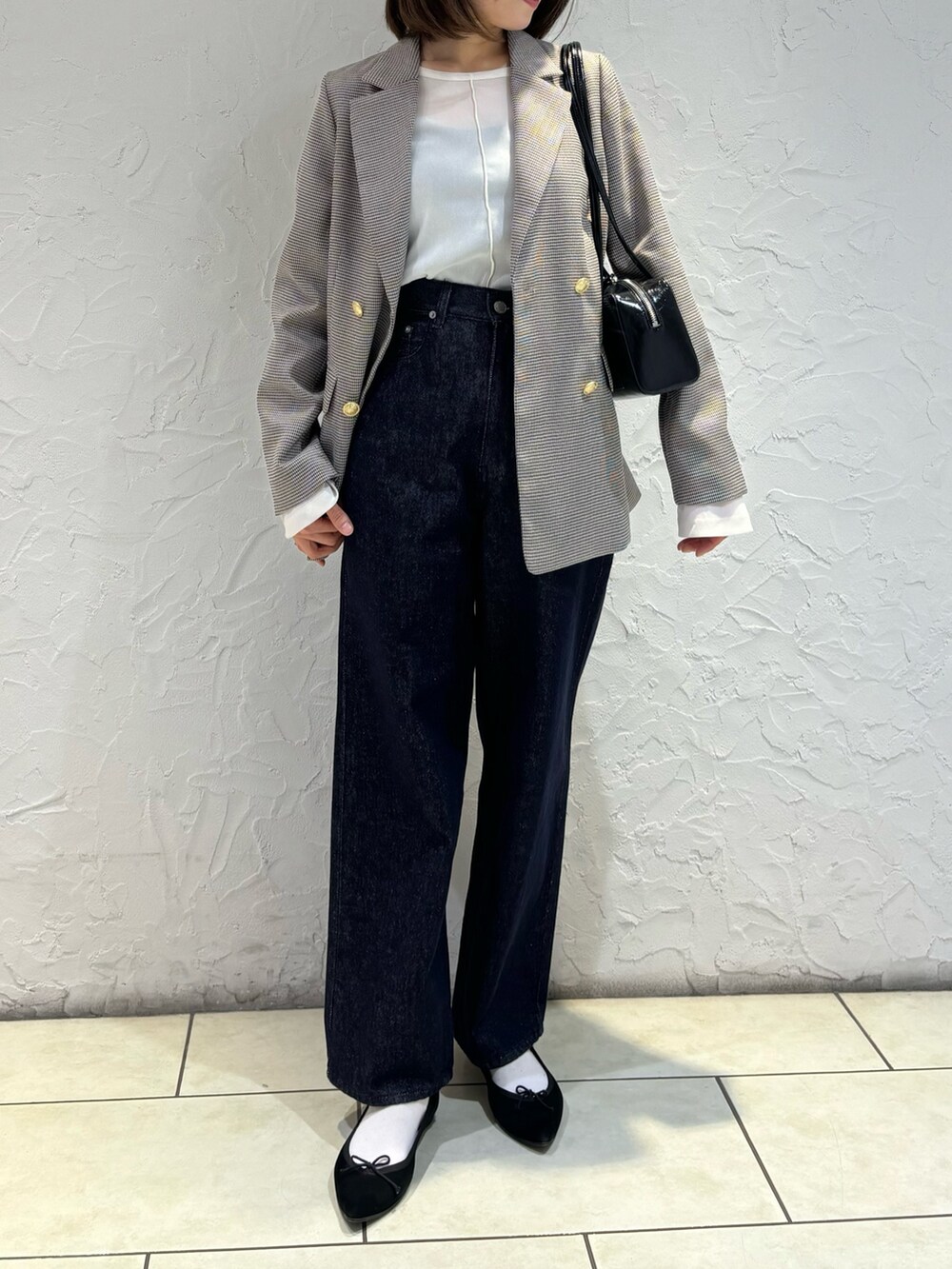 「レイヤードスタイル、メガネ女子、チョコ色に染まれ、今日のコーデ、シンプルスタイル、お出かけコーデ、パンツコーデ、ootd、休日スタイル、カジュアルスタイル、大人コーデ、キレイめ、おでかけコーデ、大人かわいい、ジャケット/アウター」｜「fredy emueのダブルブレストジャケット（テーラードジャケット、ブラウン系）」を使った、Wajikiさん（レディース・157cm）の冬コーディネートの2枚目の写真