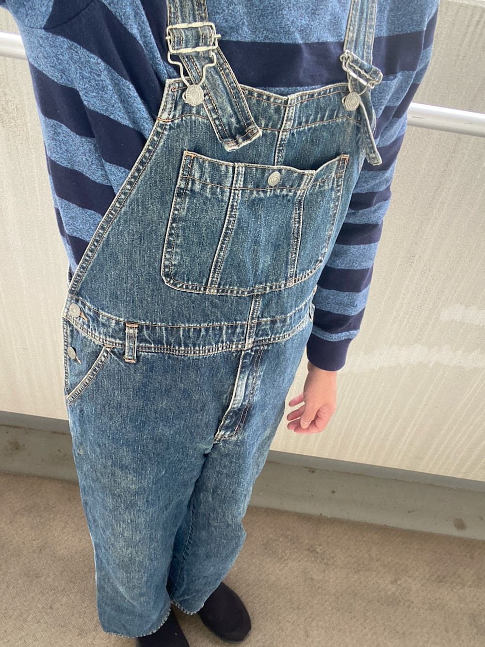 その他のサロペット/オーバーオールを着用したメンズの冬コーディネートの3枚目の写真