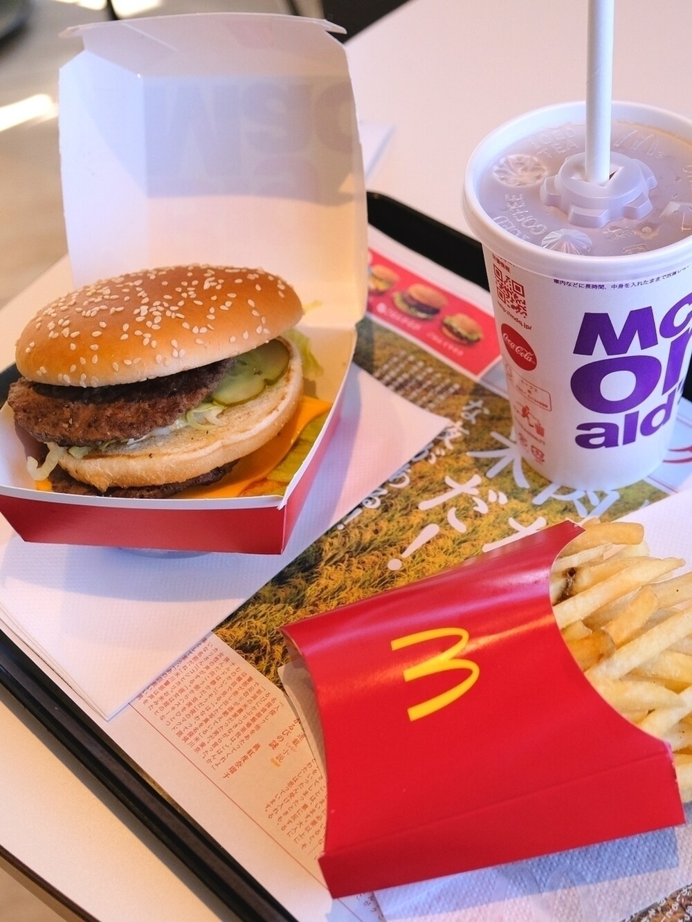 「ビッグマックリレー2022、マクドナルド、カーゴパンツ、ワイドパンツ、カーディガン、紫、パープル、ブルゾン、カジュアルコーデ、ワークジャケット、休日スタイル、スウィーツ同盟会、相互フォロー、おしゃれさんと繋がりたい、いいね、save、フォローお願いします🤑」｜「ZARA ORIGINSのアイテム（ブルゾン、ベージュ系）」を使った、ドラエモさん（メンズ・182cm）の秋コーディネートの2枚目の写真