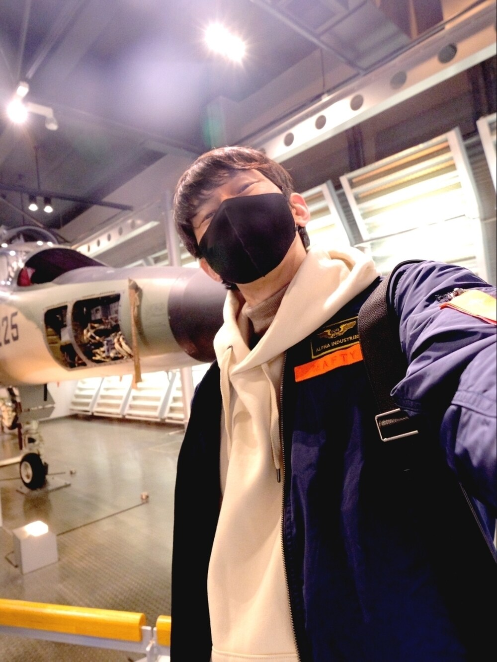 「オタクコーデ、オタク、ガンダム、フライトジャケット、アルファ、ミリタリー、パーカー、UNIQLO+J、ブーツ、休日スタイル、空軍、スウィーツ同盟会、相互フォロー、おしゃれさんと繋がりたい、いいね、save、フォローお願いします🤑」|「ALPHAのアイテム(ミリタリージャケット、ブルー系)」を使った、ドラエモさん(メンズ・182cm)の冬コーディネートの3枚目の写真