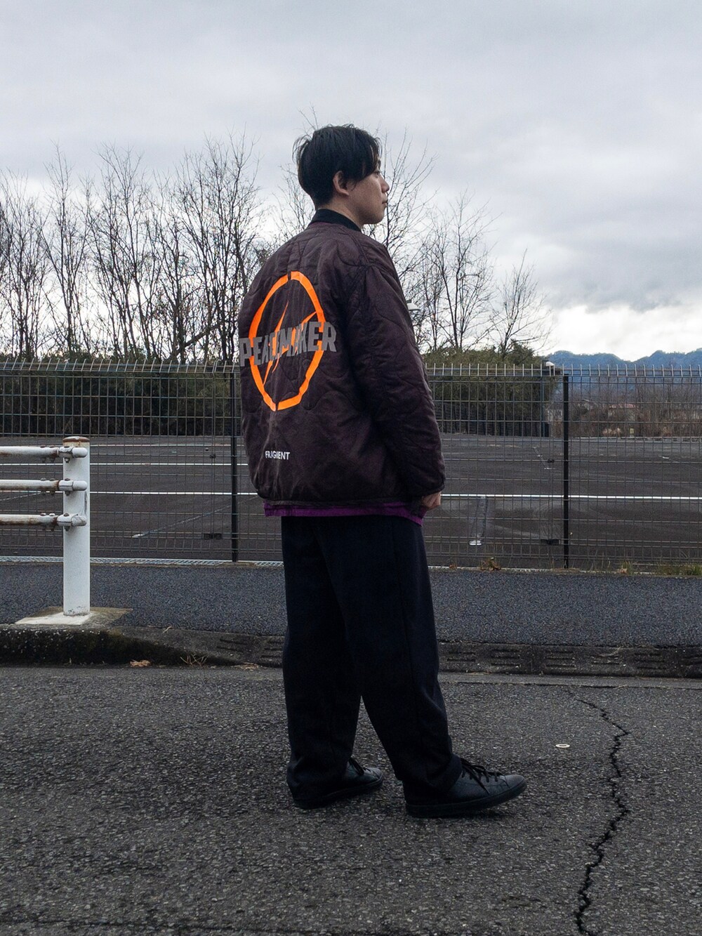 「スニーカー、キルティングジャケット、おしゃれさんと繋がりたい、革靴、スウェット、低身長、プチプラ、モード、休日コーデ、リラックススタイル、オーバーサイズ、古着MIX、チョコ色に染まれ」｜「Diorのアイテム（ジャケット/アウター、パープル系）」を使った、タコヤキ@低身長さん（メンズ・164cm）の冬コーディネートの2枚目の写真