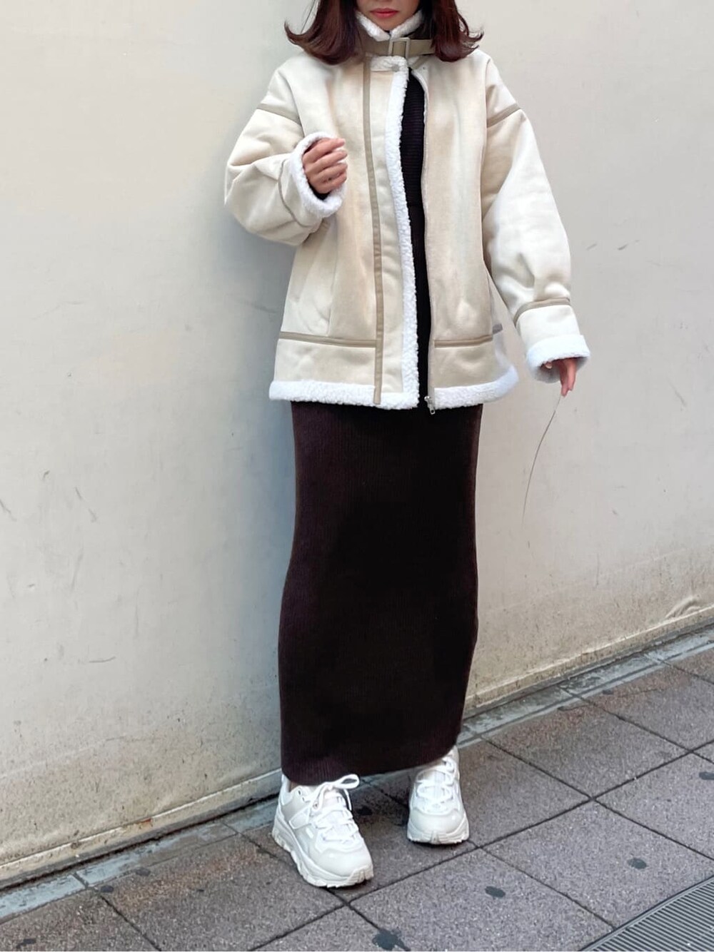 「秋シューズ、大人コーデ、きれいめカジュアル、トレンド、秋冬、ママコーデ、ワンピース、スニーカーコーデ、秋アウター、秋コーデ、秋カラー、モテコーデ、カジュアル、158cmコーデ、ブラウンコーデ」｜「dazzlinのボアパイピングブルゾン（ブルゾン、ホワイト系）」を使った、AYU KAMEIさん（レディース・158cm）の秋コーディネートの10枚目の写真