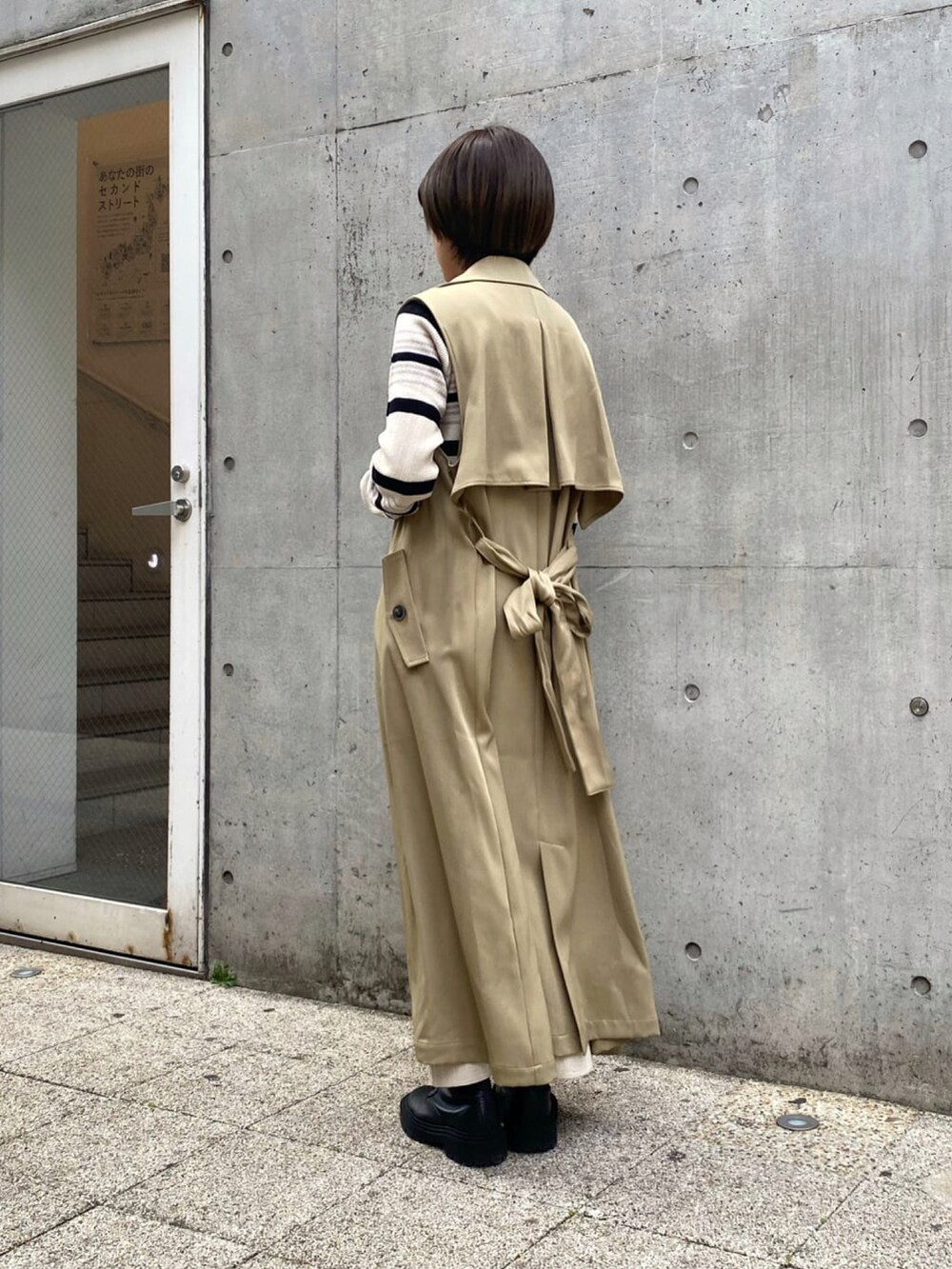 「春コーデ、休日コーデ、大人カジュアル、シンプルコーデ、Ray Cassin、ボーダー、ジレ、シンプルカジュアル、大人コーデ、いいね、save、フォローお願いします🤑、ワンピース、はるコーデ」｜「RAY CASSINのドロストミニショルダーバッグ（ショルダーバッグ、シルバー系）」を使った、nimoさん（レディース・155cm）の春コーディネートの2枚目の写真