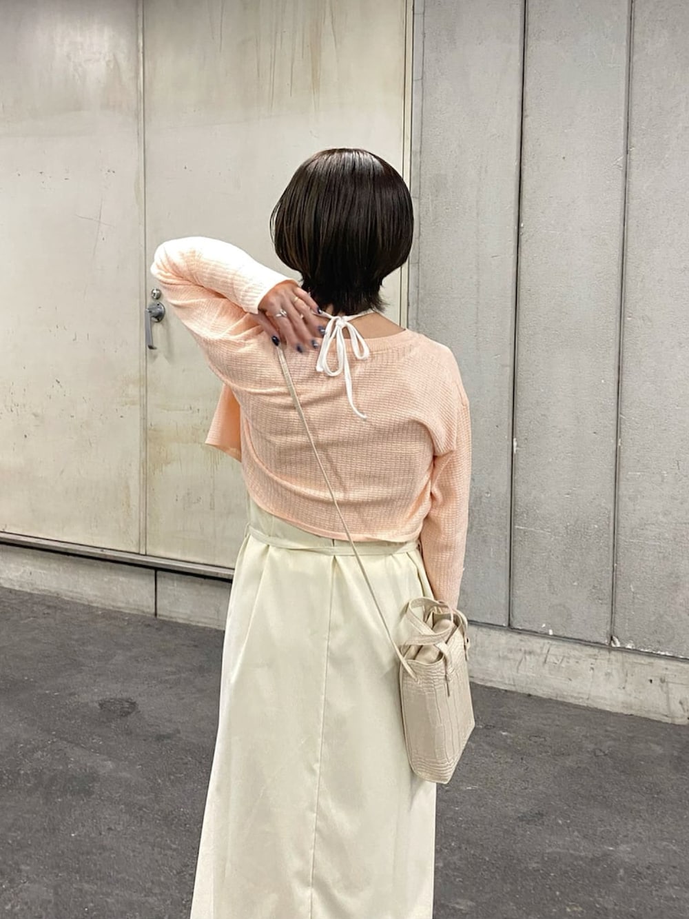 「春コーデ、デート、春カラー、オトナカワイイ、休日コーデ、今日のコーデ、ワンピース、骨格ウェーブ、フェミニン、ガーリー、大人ガーリー、ピンク、春色、Ray Cassin、いいね、save、フォローお願いします🤑」｜「RAY CASSINのメランジニットカーデ+キャミワンピース ‐Mei Tanaka-（ワンピース、ピンク系）」を使った、nimoさん（レディース・155cm）の春コーディネートの4枚目の写真