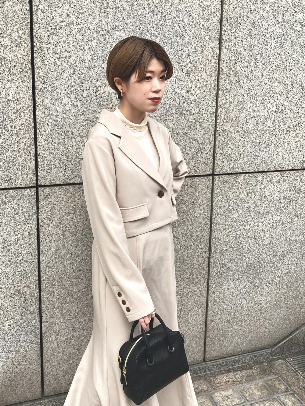 「大人コーデ、大人女子、スカートスタイル、ワントーンコーデ、淡色コーデ、モノトーン、ootd、春コーデ、マーメイドスカート、大人ガーリー、きれいめカジュアル、セットアップ、ショートジャケット、ジャケット、いいね、save、フォローお願いします🤑」｜「RAY CASSINのショートジャケット（ジャケット/アウター、その他）」を使った、nimoさん（レディース・155cm）の冬コーディネートの2枚目の写真