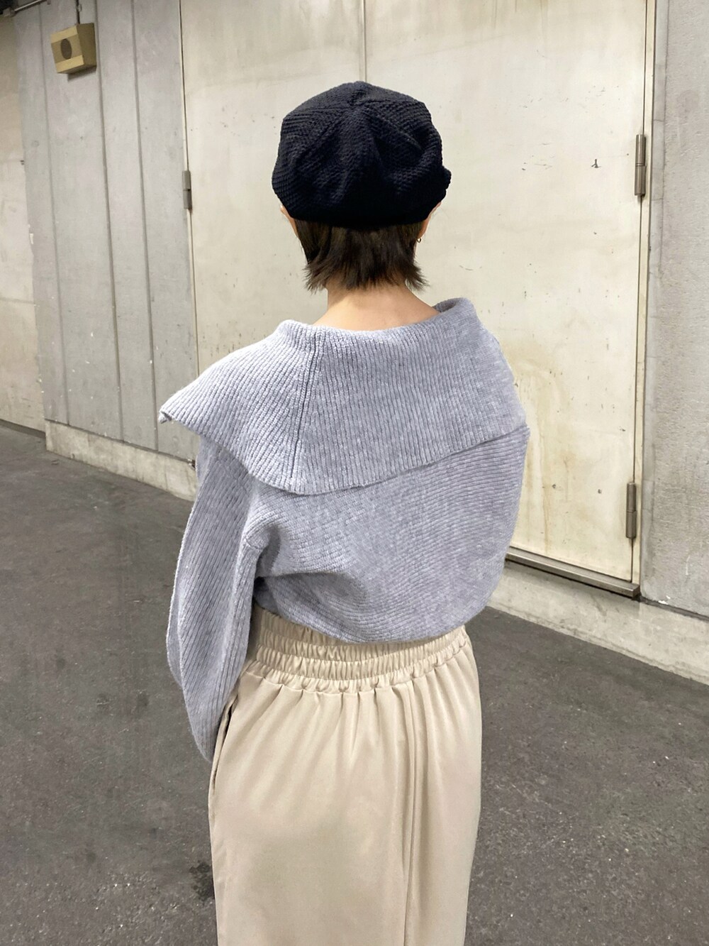 「私の推しブランド、大人カジュアル、お出かけコーデ、今日のコーデ、春、ビッグカラー、スカートコーデ、モノトーン、春コーデ、セーラーカラー、ジップ、ニット、Ray Cassin、いいね、save、フォローお願いします🤑、ootd」｜「RAY CASSINのＡＮＤ　ハーフジップセーラーカラーニット（ニット/セーター、グレー系）」を使った、nimoさん（レディース・155cm）の冬コーディネートの5枚目の写真