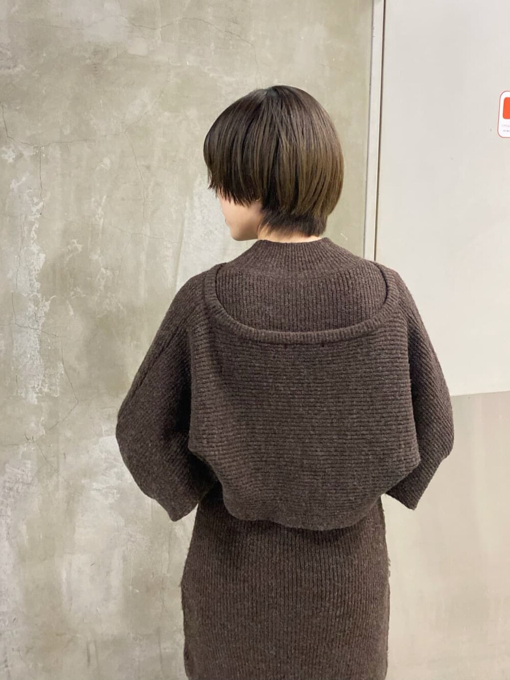 「私の推しブランド、冬コーデ、休日コーデ、おでかけコーデ、オトナカワイイ、ショルダーバッグ、いいね、save、フォローお願いします🤑、ニット、ニットワンピース、ミニワンピ、ワンピース、Ray Cassin」｜「RAY CASSINのショートニットプルオーバー×ニットミニワンピース（ワンピース、ブラウン系）」を使った、nimoさん（レディース・155cm）の冬コーディネートの5枚目の写真