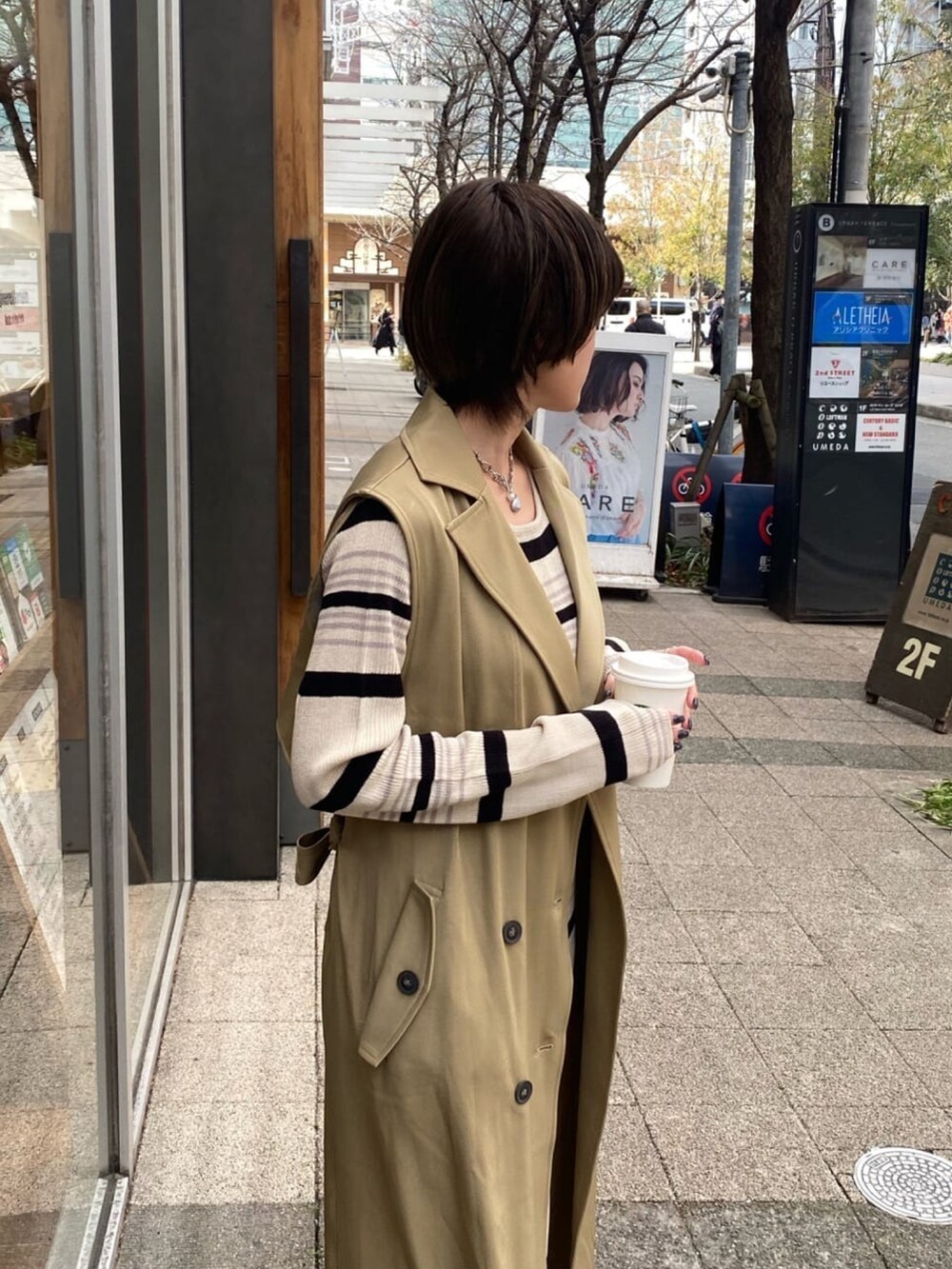 「春コーデ、休日コーデ、大人カジュアル、シンプルコーデ、Ray Cassin、ボーダー、ジレ、シンプルカジュアル、大人コーデ、いいね、save、フォローお願いします🤑、ワンピース、はるコーデ」｜「RAY CASSINのドロストミニショルダーバッグ（ショルダーバッグ、シルバー系）」を使った、nimoさん（レディース・155cm）の春コーディネートの5枚目の写真