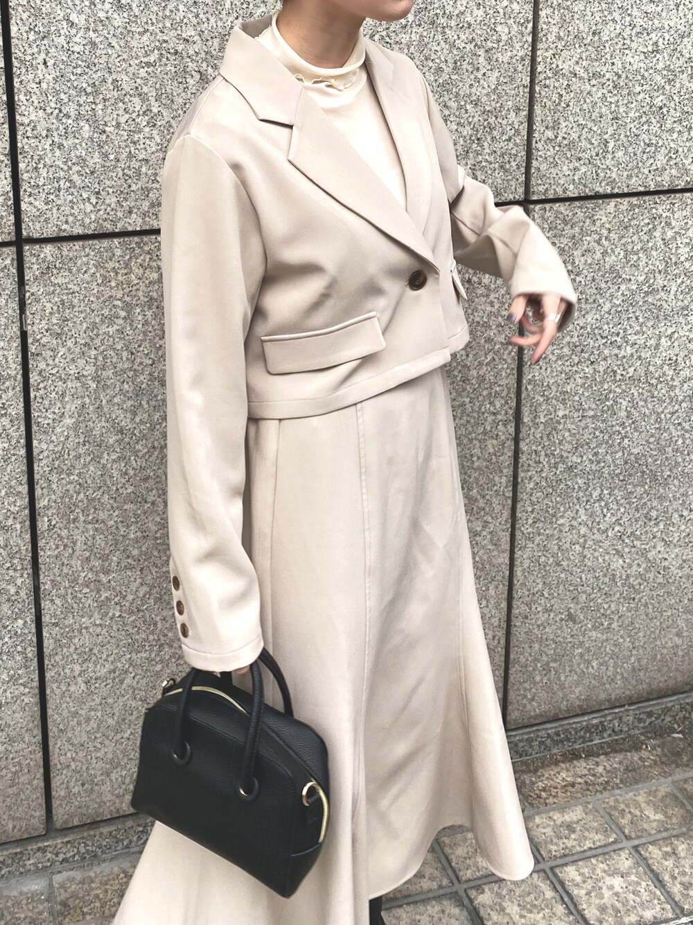 「大人コーデ、大人女子、スカートスタイル、ワントーンコーデ、淡色コーデ、モノトーン、ootd、春コーデ、マーメイドスカート、大人ガーリー、きれいめカジュアル、セットアップ、ショートジャケット、ジャケット、いいね、save、フォローお願いします🤑」｜「RAY CASSINのショートジャケット（ジャケット/アウター、その他）」を使った、nimoさん（レディース・155cm）の冬コーディネートの5枚目の写真