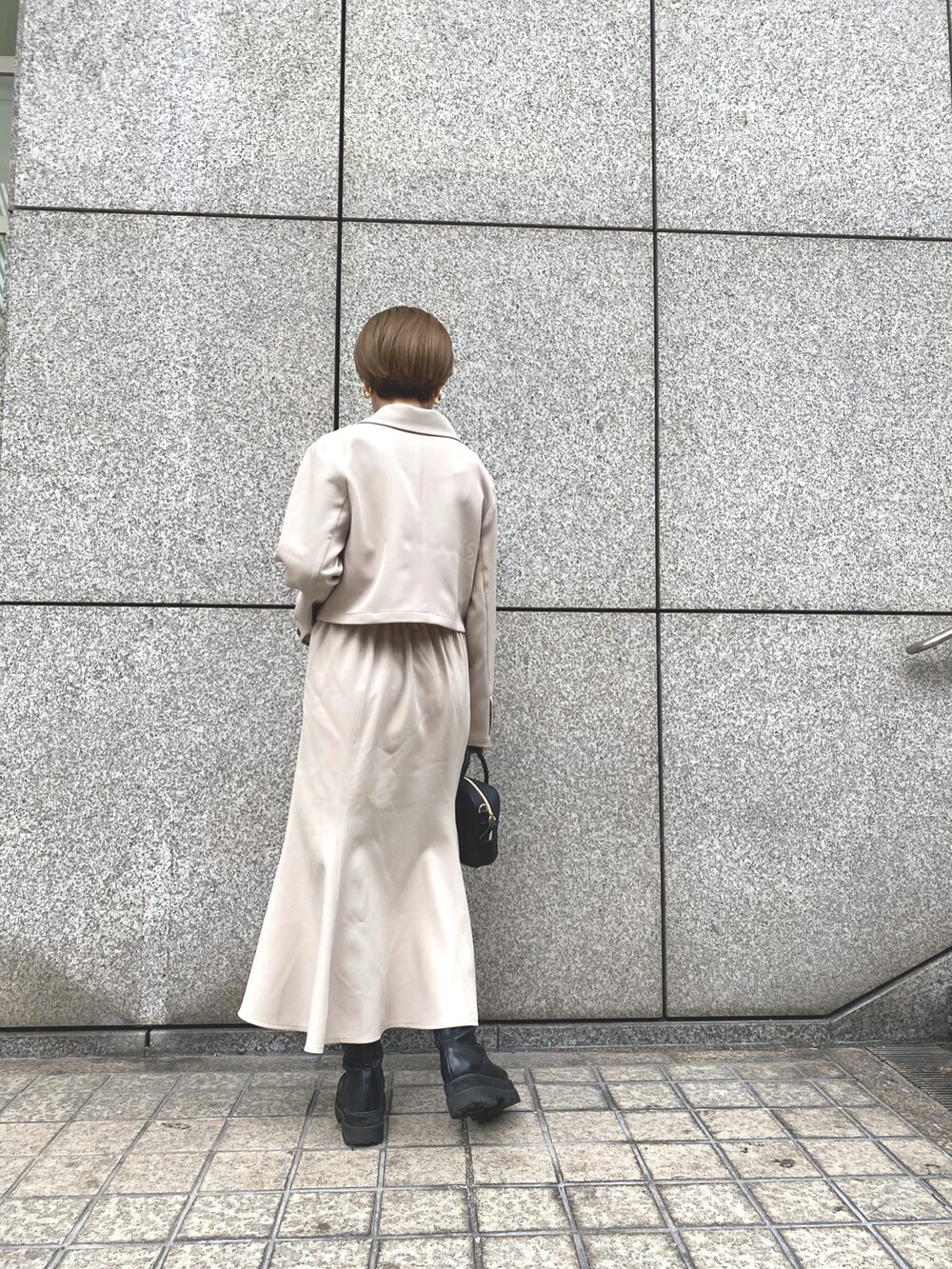 「大人コーデ、大人女子、スカートスタイル、ワントーンコーデ、淡色コーデ、モノトーン、ootd、春コーデ、マーメイドスカート、大人ガーリー、きれいめカジュアル、セットアップ、ショートジャケット、ジャケット、いいね、save、フォローお願いします🤑」｜「RAY CASSINのショートジャケット（ジャケット/アウター、その他）」を使った、nimoさん（レディース・155cm）の冬コーディネートの3枚目の写真