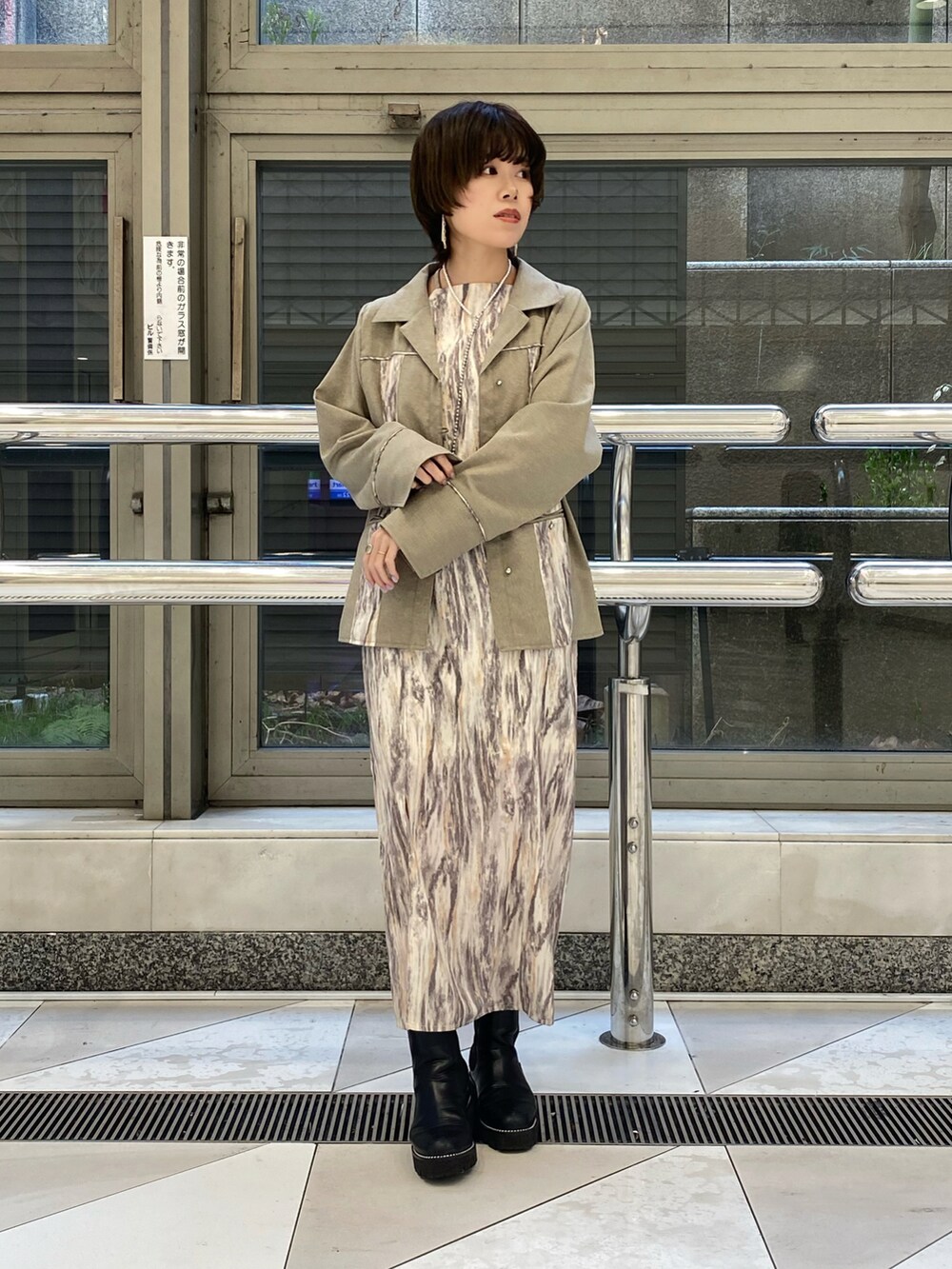 「春夏コーデ、お出かけコーデ、オトナ女子、デート、オトナカジュアル、モード、きれいめカジュアル、キレイめ、Ray Cassin、いいね、save、フォローお願いします🤑」｜「RAY CASSINのTales by Ray Cassin マーブルストレートキャミワンピース（ワンピース、ブラウン系）」を使った、nimoさん（レディース・155cm）の春コーディネートの2枚目の写真