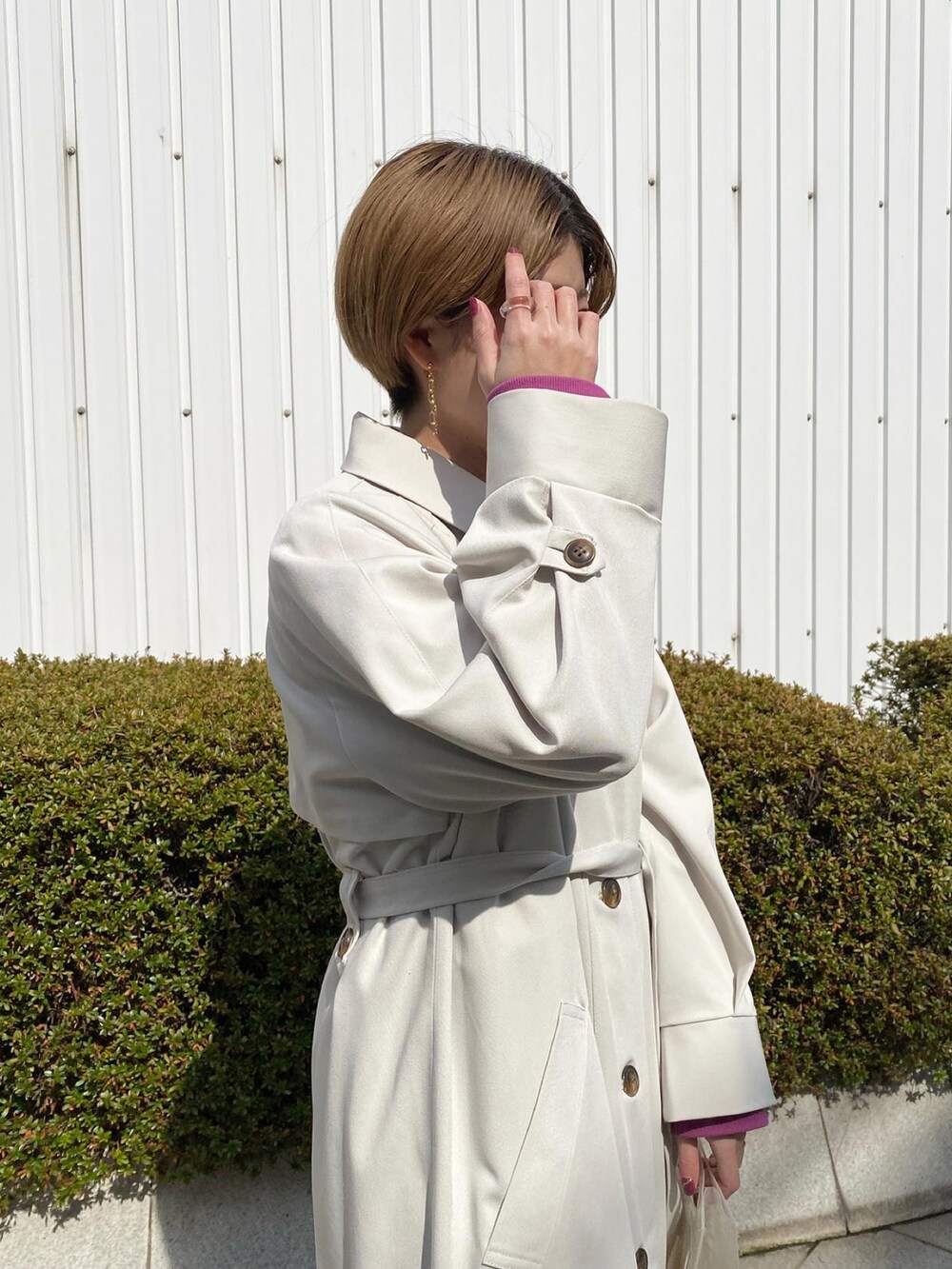 「春、オトナカジュアル、カジュアルコーデ、ゆるコーデ、春夏コーデ、春アウター、ステンカラーコート、タイトスカート、レイヤードスタイル、コート、春コート、春コーデ、いいね、save、フォローお願いします🤑、raycassin、レイカズン(Ray Cassin)」｜「RAY CASSINのフラットメリージェーン（バレエシューズ、ブラック系）」を使った、nimoさん（レディース・155cm）の春コーディネートの5枚目の写真