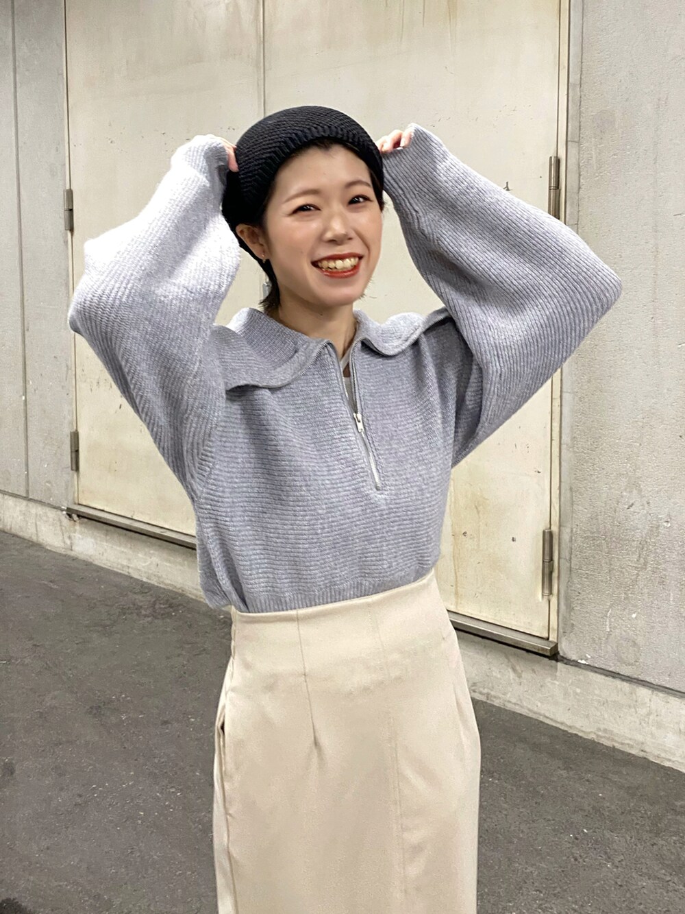 「私の推しブランド、大人カジュアル、お出かけコーデ、今日のコーデ、春、ビッグカラー、スカートコーデ、モノトーン、春コーデ、セーラーカラー、ジップ、ニット、Ray Cassin、いいね、save、フォローお願いします🤑、ootd」｜「RAY CASSINのＡＮＤ　ハーフジップセーラーカラーニット（ニット/セーター、グレー系）」を使った、nimoさん（レディース・155cm）の冬コーディネートの4枚目の写真