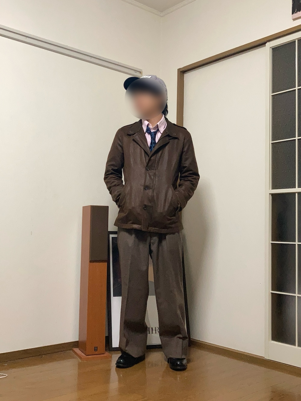 「スポーツミックス、秋コーデ、大人カジュアル、秋服、ライダースジャケット、シャツスタイル、低身長、低身長男子、ローファー、グランパコア、キャップ、メンズファッション、重ね着、レイヤードスタイル」｜「G.T.HAWKINSのアイテム（ローファー、ブラック系）」を使った、ロロさん（メンズ・166cm）の秋コーディネートの2枚目の写真
