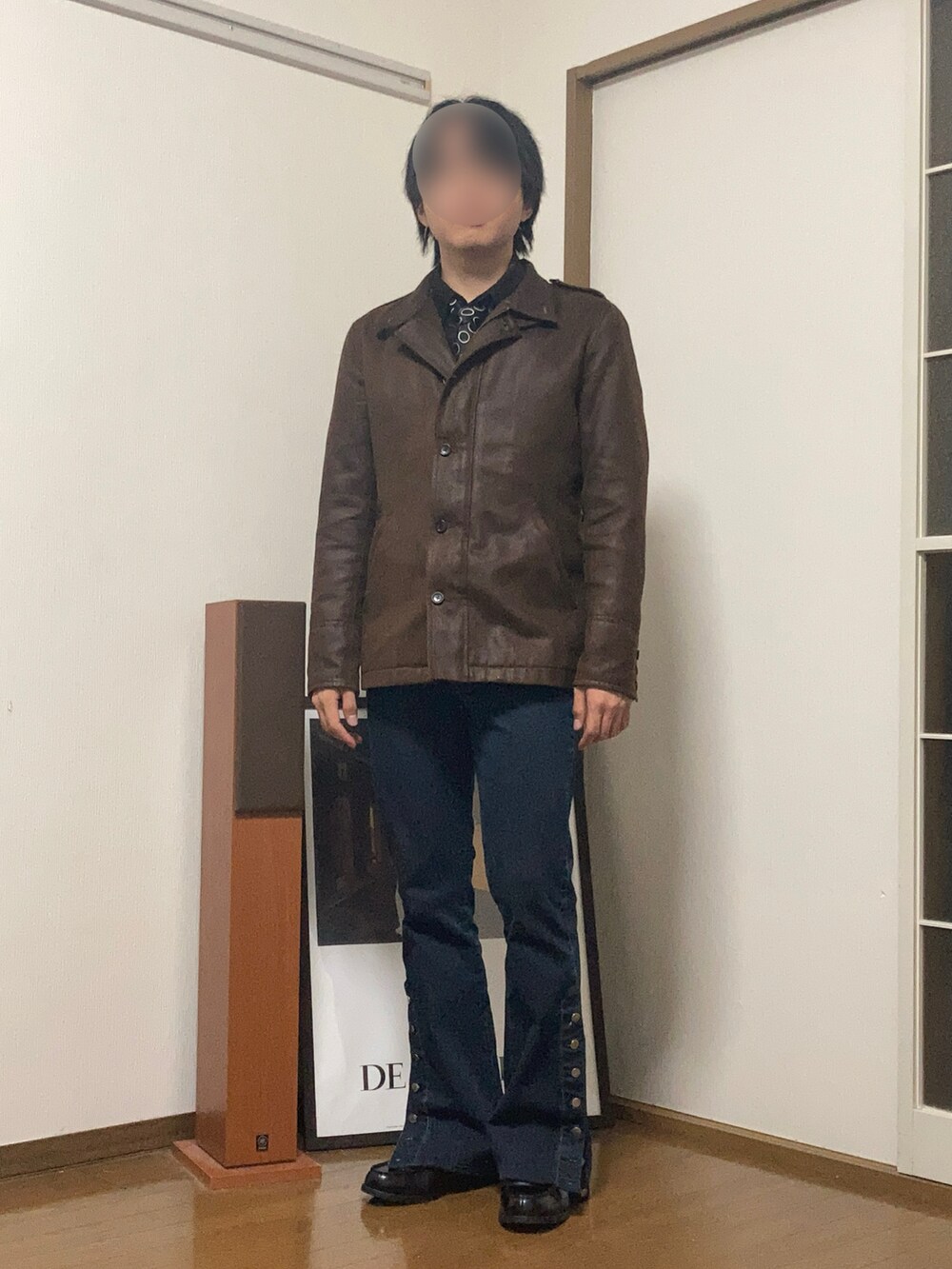「秋コーデ、休日コーデ、大人コーデ、低身長、低身長男子、グランパコア、フレアパンツ、レザージャケット、きれいめカジュアル、休日スタイル、ジャケット、ジャケットスタイル、秋冬コーデ、冬コーデ」｜「G.T.HAWKINSのアイテム（ローファー、ブラック系）」を使った、ロロさん（メンズ・166cm）の秋コーディネートの2枚目の写真
