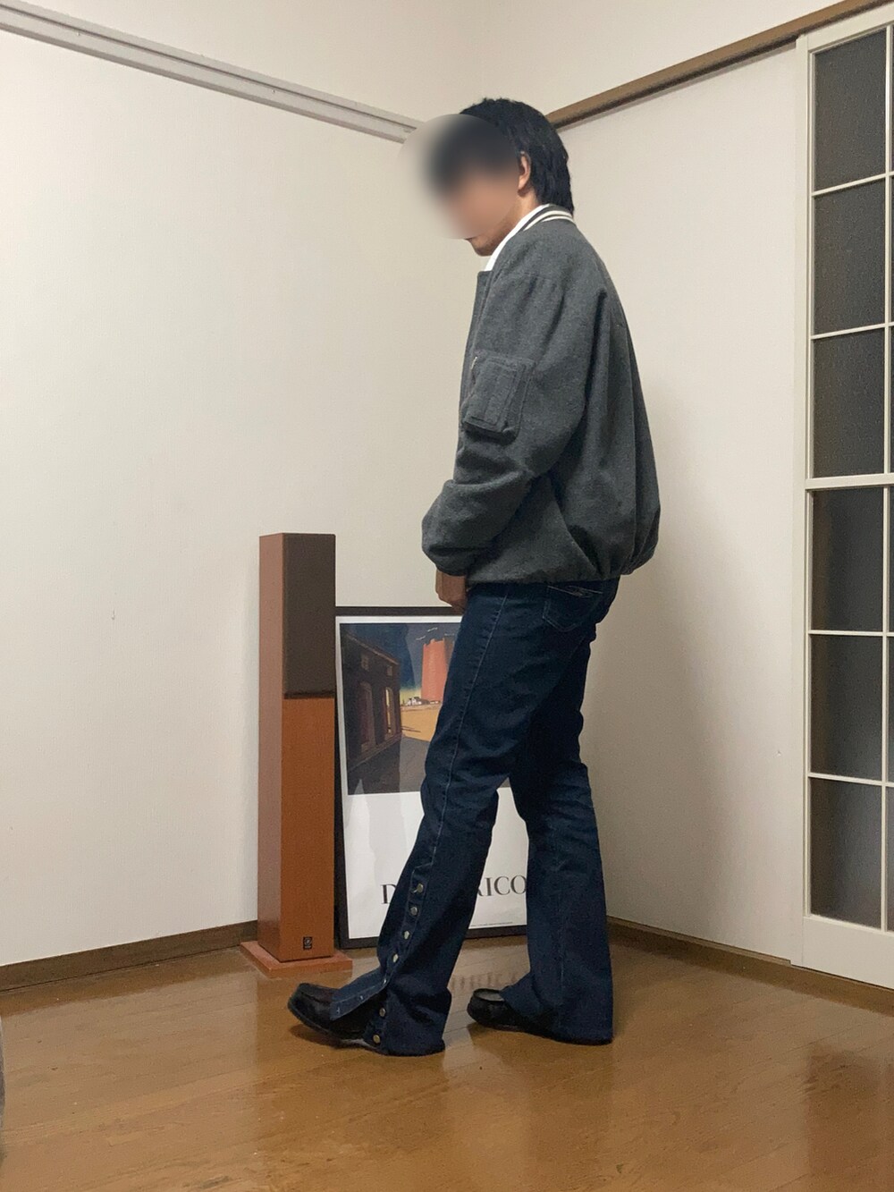 「秋コーデ、メンズファッション、休日コーデ、大人コーデ、レイヤードスタイル、オトナカジュアル、秋、デニムコーデ、フレアパンツ、古着MIX、ストリートMIX、低身長男子」｜「G.T.HAWKINSのアイテム（ローファー、ブラック系）」を使った、ロロさん（メンズ・166cm）の秋コーディネートの2枚目の写真