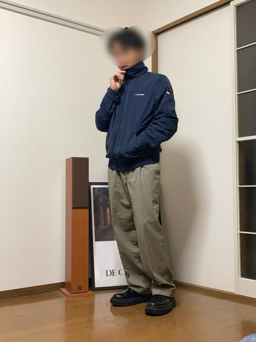 「秋冬コーデ、冬コーデ、チェックパンツ、トラックジャケット、低身長、低身長男子、GU」｜「GUのGU×undercover チャンキーソールプレーントゥシューズ（ドレスシューズ、ブラック系）」を使った、ロロさん（メンズ・166cm）の秋コーディネートの2枚目の写真