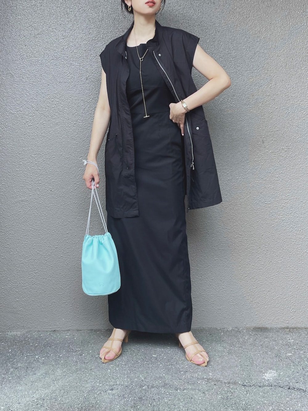 「夏コーデ、休日コーデ、シンプルスタイル、大人ファッション、ブラック、ロングワンピース、ノースリーブ、ワンピース、キレイめコーデ、大人カジュアル、楽チンコーデ、きれいめカジュアル」｜「HANNEの【RIKAコラボ】スクエアネックロングジャンスカ（ワンピース、ブラック系）」を使った、さくらさん（骨格ストレート・レディース・163cm）の夏コーディネートの2枚目の写真