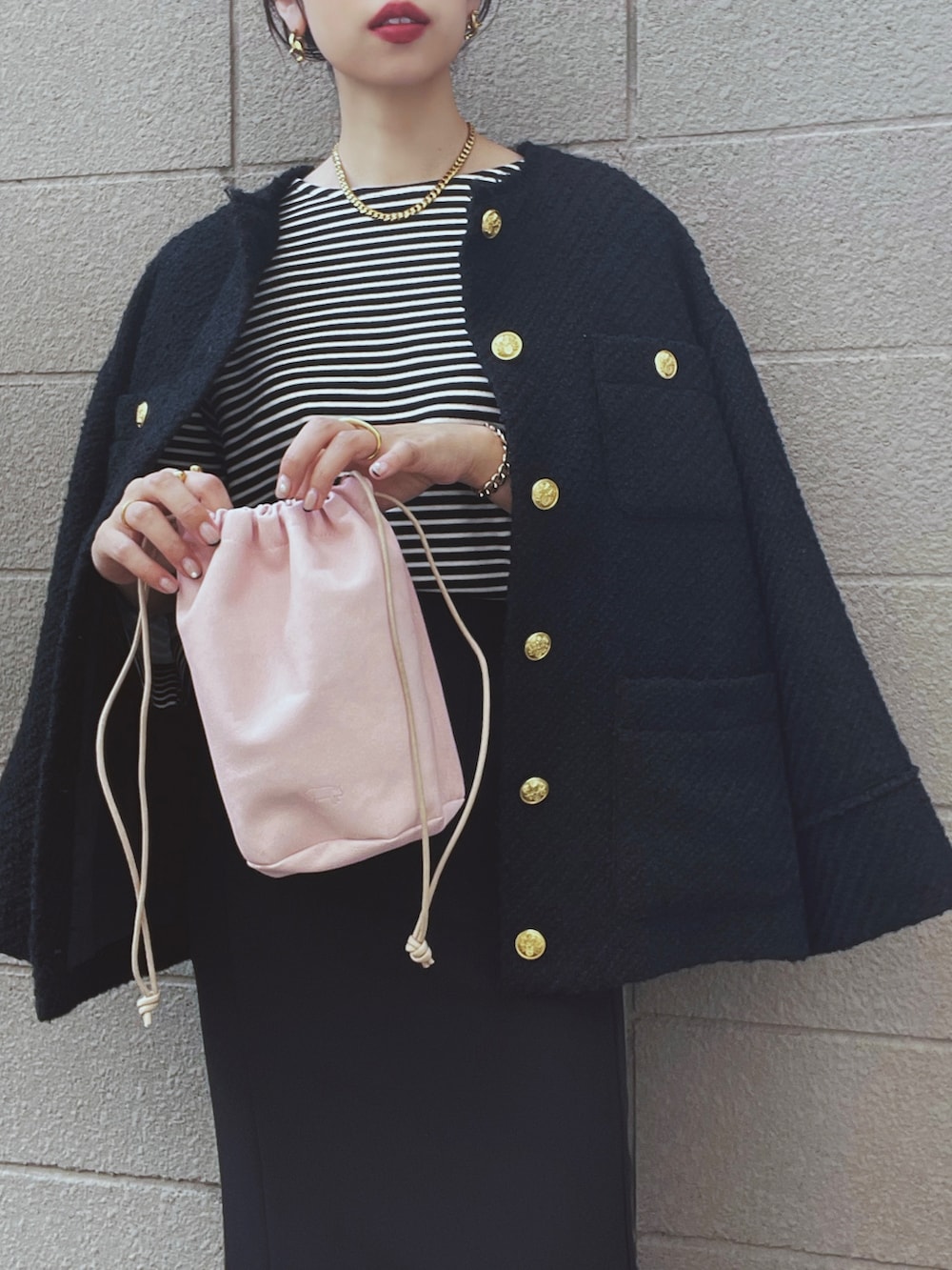 「秋服、秋コーデ、オトナ女子、ブラック、ツイードジャケット、ボーダー、GU、スカート、ロングスカート、フラットシューズ、きれいめカジュアル、お出かけコーデ、クラシック」｜「LOUNGEDRESSのツイードジャケット（ノーカラージャケット、ブラック系）」を使った、さくらさん（骨格ストレート・レディース・163cm）の秋コーディネートの3枚目の写真