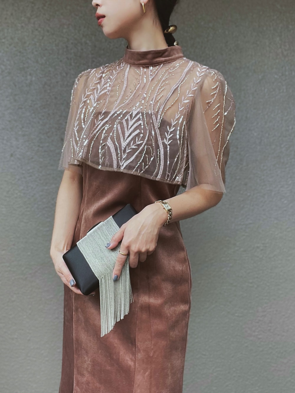 「ドレス、デート、オケージョン、フォーマル、結婚式、ワンピース、オケージョンワンピース、オケージョンドレス、お呼ばれスタイル、お呼ばれコーデ、パーティードレス、お出かけコーデ、PR、leja」｜「Lejaの【LEJA】ケープ風スパンコール刺繍ボレロマーメイドキャミワンピースセットアップドレス結婚式 パーティードレス（ドレス、ブラウン系）」を使った、さくらさん（骨格ストレート・レディース・163cm）の秋コーディネートの3枚目の写真