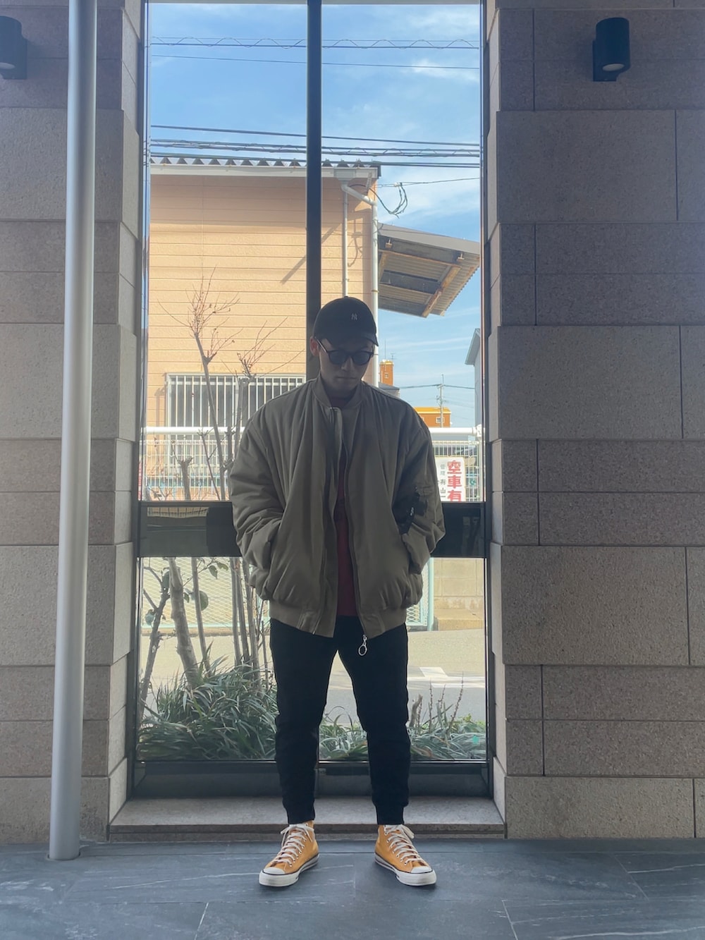 「CONVERSEのCONVERSE ALL STAR BURNT COLORS HI / オールスター バーントカラーズ HI（スニーカー、オレンジ系）」を使った、コツコツさん（メンズ・170cm）の冬コーディネートの2枚目の写真