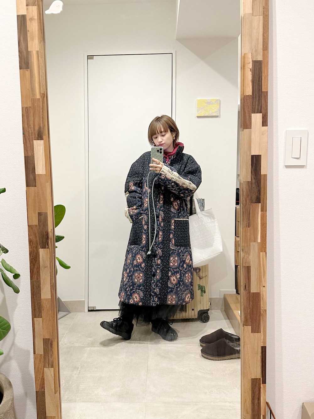 「春服コーデ、お出かけコーデ、春、ラクチンコーデ、レース、パーカー、モードカジュアル、sea new york、ハリーポッター、ハリポタ、ホグワーツ、魔法学校、高橋愛、154cm」｜「Harry Potterのアイテム（パーカー、レッド系）」を使った、高橋愛さん（レディース・154cm）の冬コーディネートの2枚目の写真