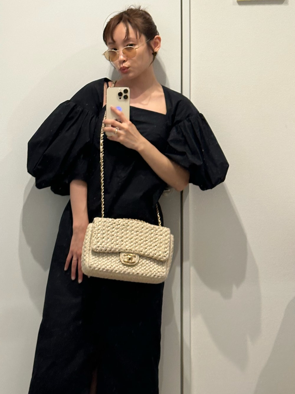「Maison Margiela、tabi、旅ブーツ、高橋愛、154cm、THINGS THAT MATTER、vintage」｜「THINGS THAT MATTERのTHINGS THAT MATTER BOLERO＆CAMISOLE MAXI DRESS（ワンピース、ブラック系）」を使った、高橋愛さん（レディース・154cm）の夏コーディネートの2枚目の写真