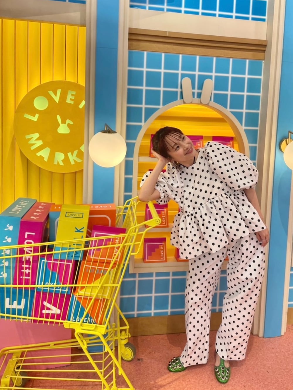 「ラビット、loveit、ドット、TOGA、Bibiy、ビビィ、154cm、高橋愛、セットアップ」｜「Bibiy.のアイテム（トップス、ホワイト系）」を使った、高橋愛さん（レディース・154cm）の冬コーディネートの2枚目の写真