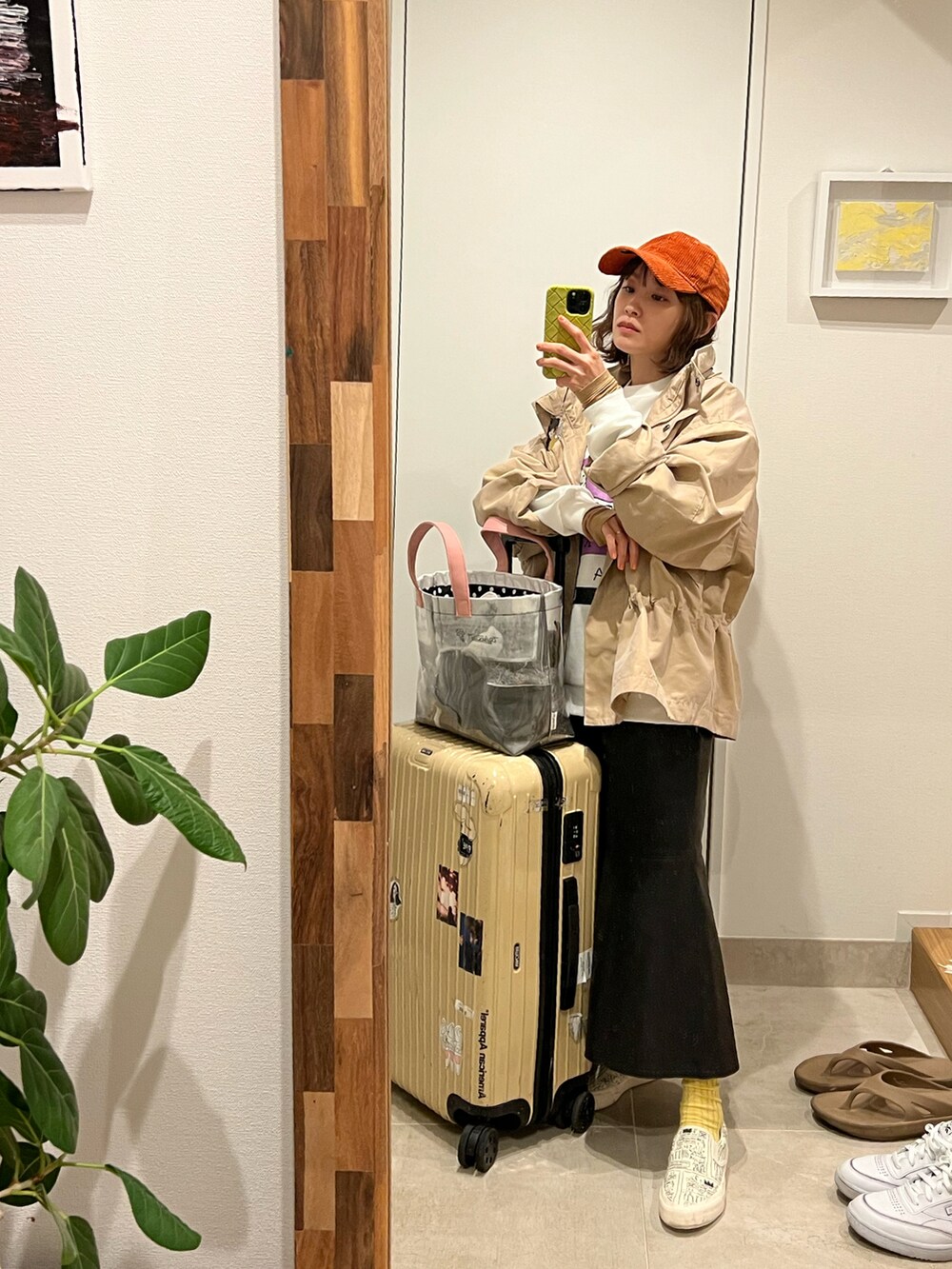 「大人カジュアル、カジュアルコーデ、スウェット、le ciel bleu、ルシェルブルー、ルシェルブルー(LE CIEL BLEU)、高橋愛、154cm、ニューエラ、NEW ERA、エコレザー、plan c、キャップ、UNIQLO」｜「Plan Cのアイテム（スウェット、ホワイト系）」を使った、高橋愛さん（レディース・154cm）の春コーディネートの2枚目の写真