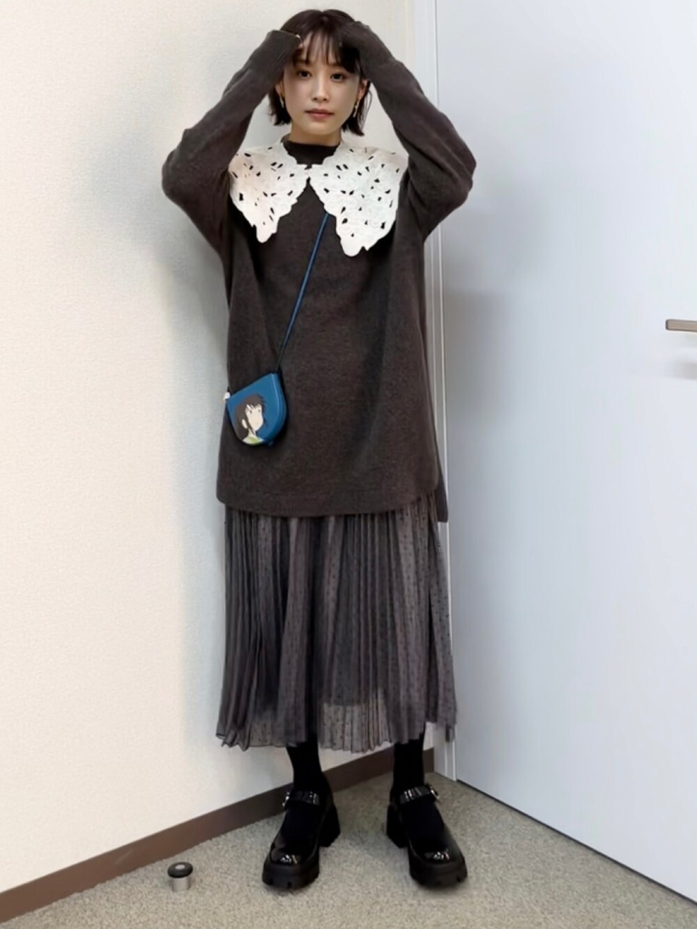 「付け襟、Ameri、Ameri vintage、高橋愛、フェミニン、ガーリー、大人ガーリー、fukuu、ふくうコーデ、ZARA、ドットスカート、プリーツスカート、cohina、LOEWE、154cm」｜「ZARAのアイテム（ドレスシューズ、ブラック系）」を使った、高橋愛さん（レディース・154cm）の冬コーディネートの3枚目の写真
