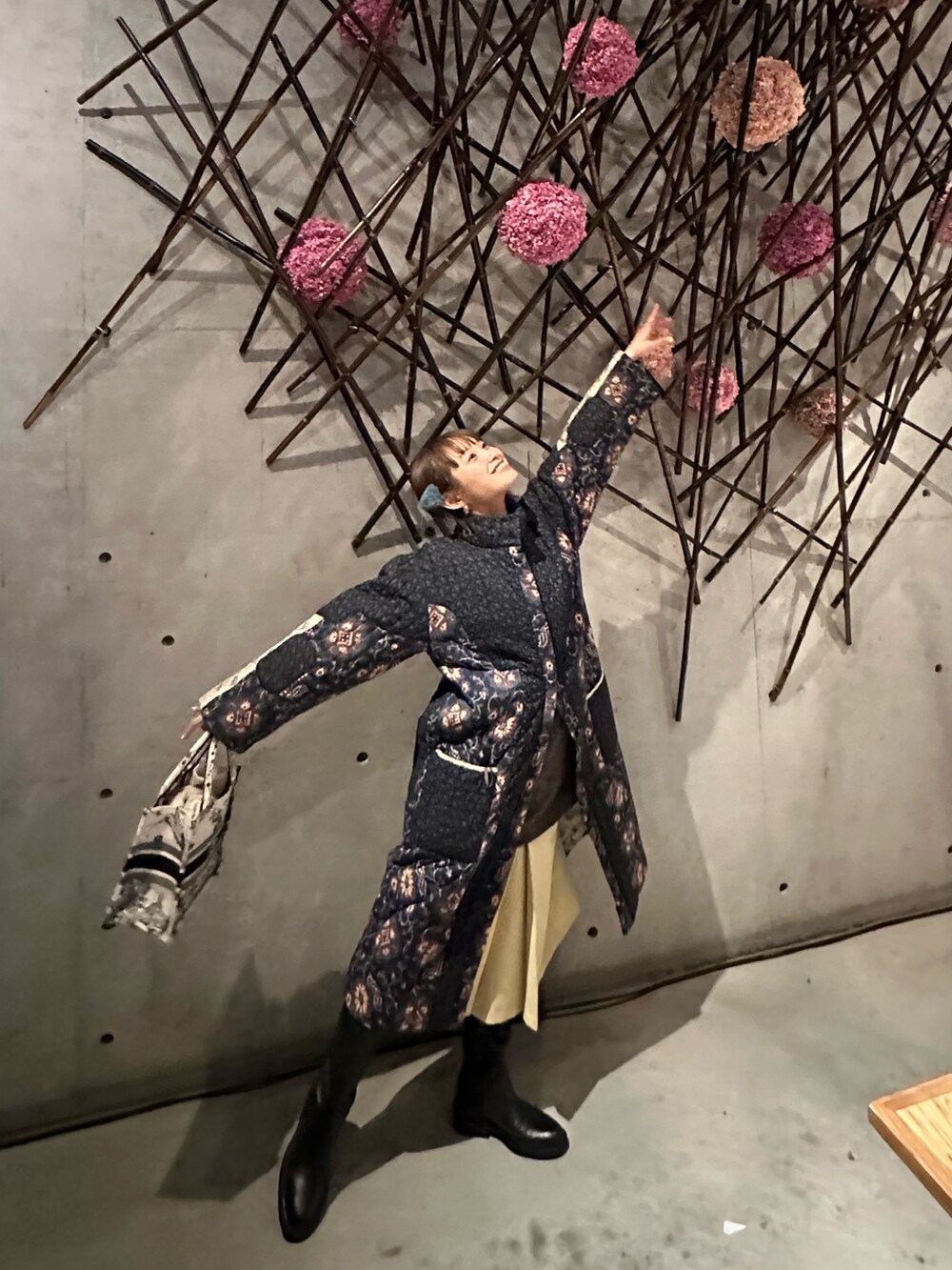 「ニコライバーグマン、お花、大人カジュアル、ロングコート、キルティング、パッチワーク、Dior、sea New York、シーニューヨーク、journal standard、ベイクルーズ、154cm、高橋愛」｜「sea new yorkのアイテム（ジャケット/アウター、その他）」を使った、高橋愛さん（レディース・154cm）の冬コーディネートの2枚目の写真