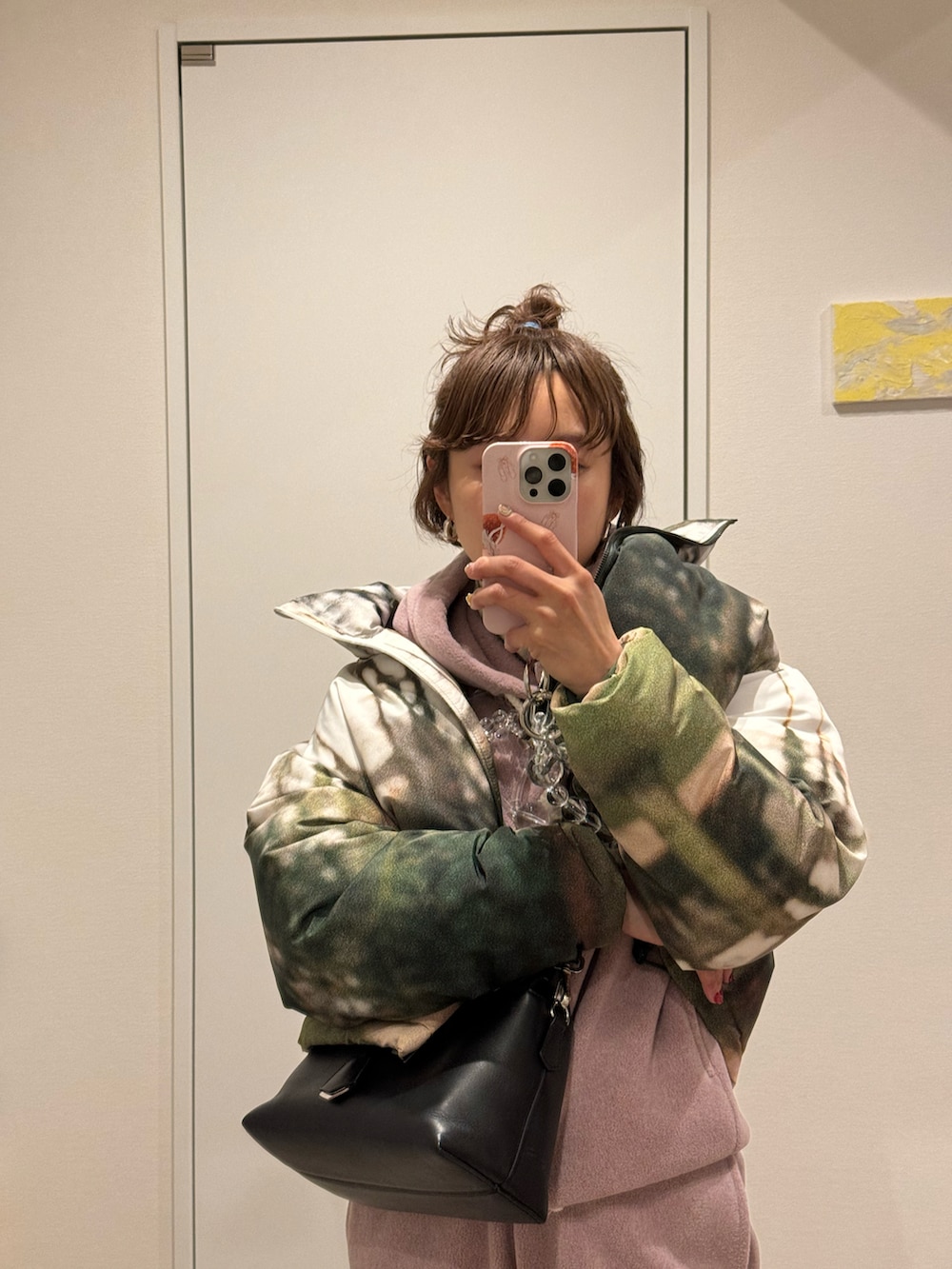 「ユニクロ、フリース、セットアップ、高橋愛、ピンクBBA、154cm、韓国」｜「韓国のアイテム（ジャケット/アウター、グリーン系）」を使った、高橋愛さん（レディース・154cm）の冬コーディネートの2枚目の写真