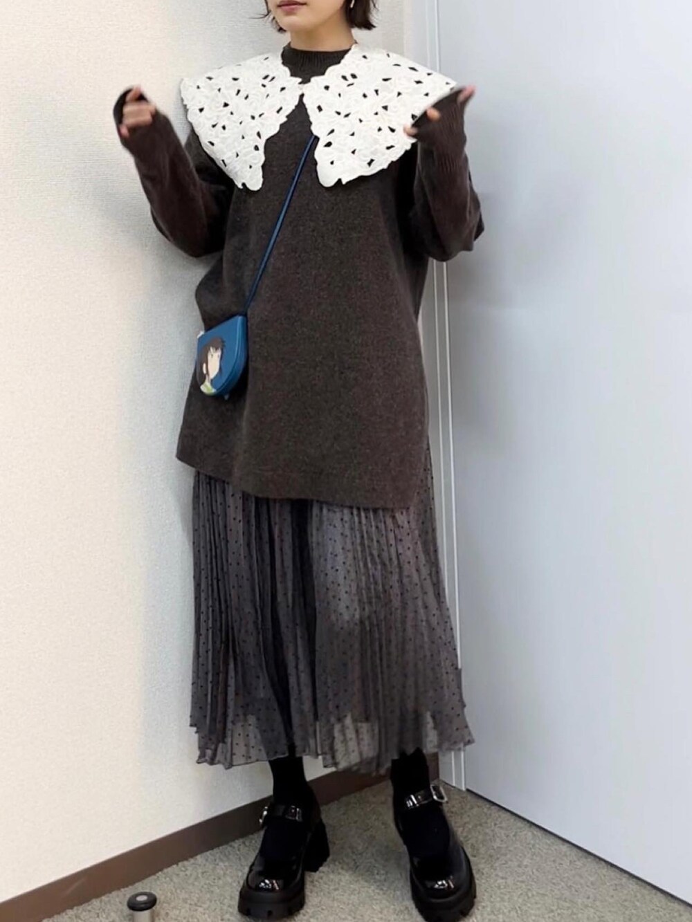 「付け襟、Ameri、Ameri vintage、高橋愛、フェミニン、ガーリー、大人ガーリー、fukuu、ふくうコーデ、ZARA、ドットスカート、プリーツスカート、cohina、LOEWE、154cm」｜「ZARAのアイテム（ドレスシューズ、ブラック系）」を使った、高橋愛さん（レディース・154cm）の冬コーディネートの2枚目の写真