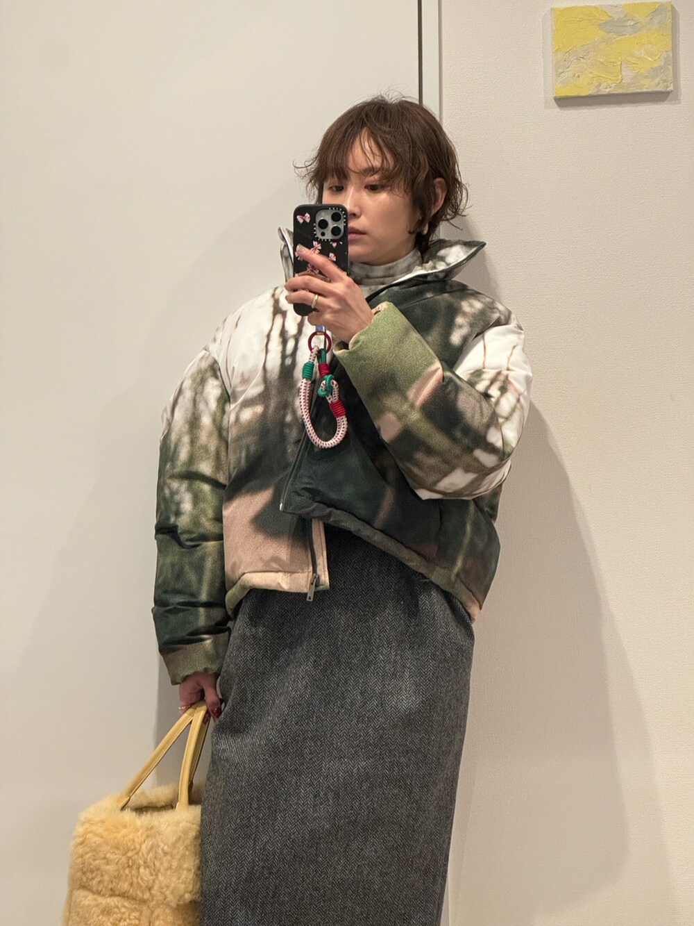 「オトナカジュアル、グレー好き、グレーが好き、高橋愛、154cm、BOTTEGA VENETA、韓国ファッション、メリージェーン、ZARA、きいろといえばわたし」｜「Maison Margielaのアイテム（スカート、グレー系）」を使った、高橋愛さん（レディース・154cm）の冬コーディネートの3枚目の写真