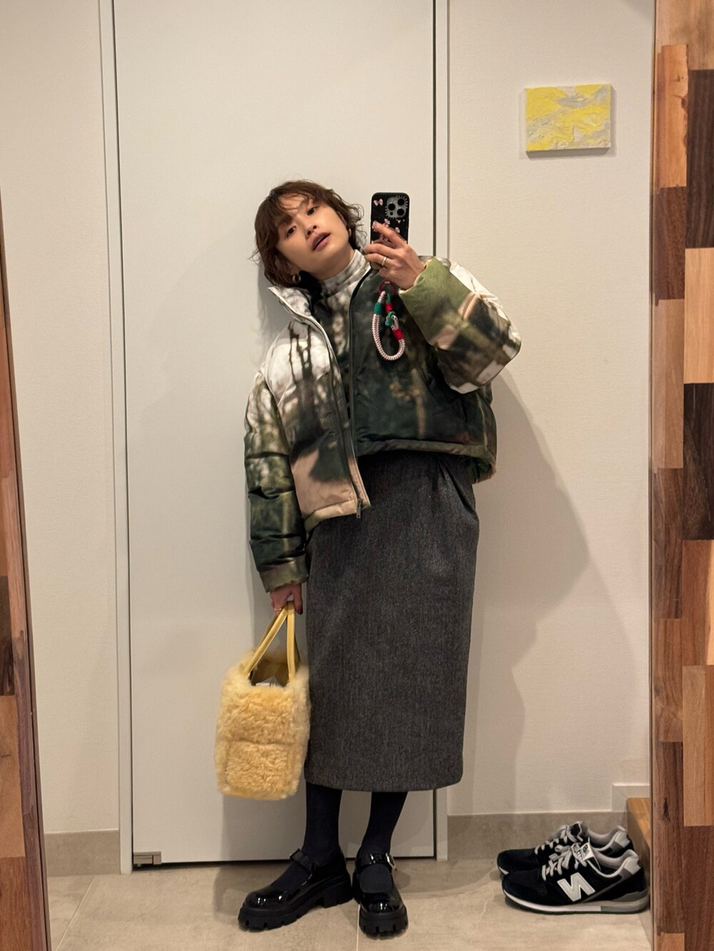 「オトナカジュアル、グレー好き、グレーが好き、高橋愛、154cm、BOTTEGA VENETA、韓国ファッション、メリージェーン、ZARA、きいろといえばわたし」｜「Maison Margielaのアイテム（スカート、グレー系）」を使った、高橋愛さん（レディース・154cm）の冬コーディネートの2枚目の写真