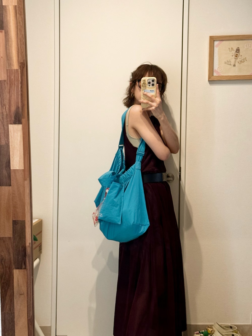 「beyond the vines、ビヨンドザバインズ、ビックサイズ、big bag、高橋愛、154cm、beautiful people、ビューティフルピープル、The Row」｜「Beyond The Vinesのアイテム（バッグ、ブルー系）」を使った、高橋愛さん（レディース・154cm）の夏コーディネートの2枚目の写真