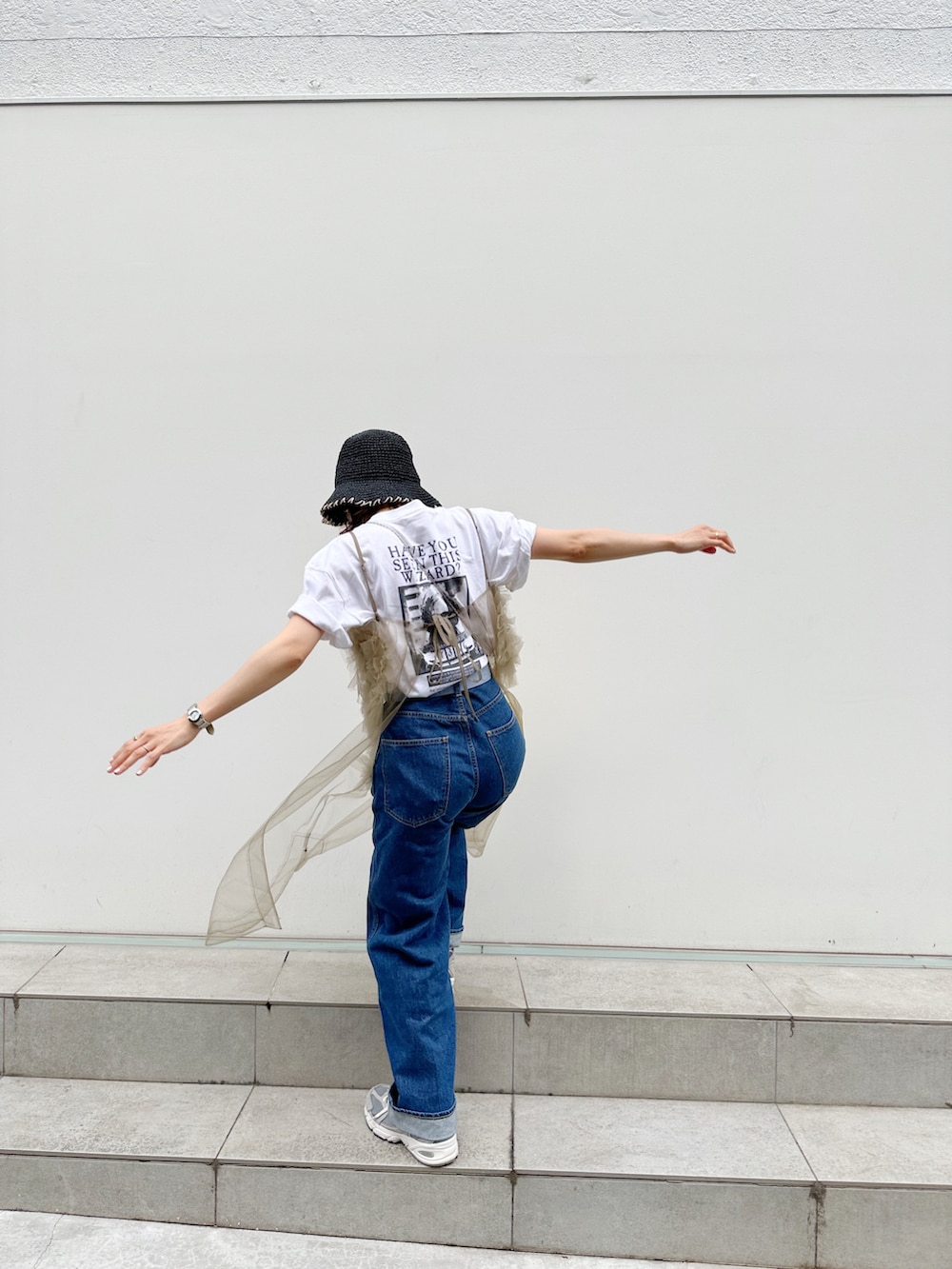 「ハリーポッター、Harry Potter、ハリポタ、ポッタリアン、高橋愛、Tシャツ、ChikaKisada」｜「FLAPPERのFLAPPER フラッパー:HarryPotter ハリー・ポッター ずる休みスナックボックス　２WAY ショルダーバッグ（ショルダーバッグ、イエロー系）」を使った、高橋愛さん（レディース・154cm）の夏コーディネートの3枚目の写真