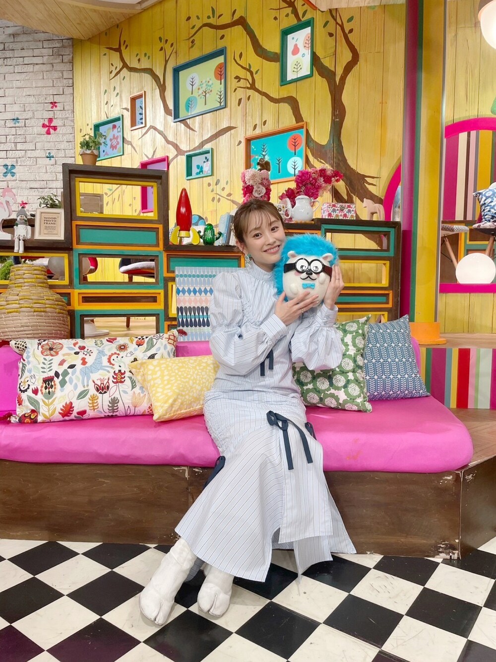 「セルフコーディネート、SLY、ストライプ、ワンピース、高橋愛、154cm、足袋ブーツ、tabi、キレイ部、プチブランチ、春カラー、春コーデ、キレイめコーデ」｜「SLYのGATHER RIBBON L/OP ギャザーリボン ロングワンピース シワになりにくい（シャツワンピース、その他）」を使った、高橋愛さん（レディース・154cm）の春コーディネートの2枚目の写真