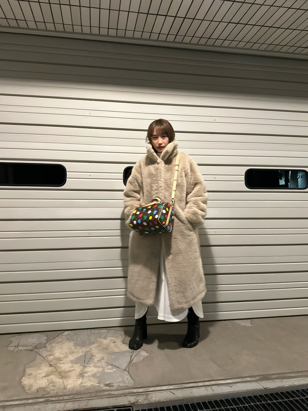 「私の推しブランド、Maison Margiela、studior330、エコファー、ロングファーコート、ファーコート、HYKE、バレンタインデートスタイル、バレンタインコーデ、Valentine's Day、結婚記念日、記念日コーデ、草間彌生、Louis Vuitton、高橋愛」｜「studior330のアイテム（ジャケット/アウター、ベージュ系）」を使った、高橋愛さん（レディース・154cm）の冬コーディネートの3枚目の写真