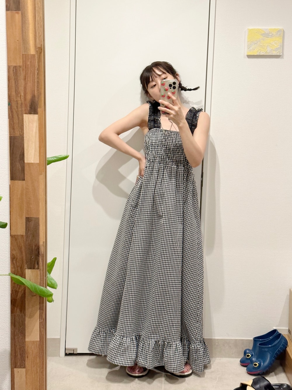 「ジュメロ、jumelle、高橋愛、154cm、あみこみヘア、編み込みヘア、ロングワンピース、ギンガムチェック、夏ファッション、アツいコーデ全部見せ、夏コーデ、おでかけコーデ、大人ガーリー、キャミワンピ、shein」｜「jumelleのcheckered op（ワンピース、ブラック系）」を使った、高橋愛さん（レディース・154cm）の夏コーディネートの2枚目の写真