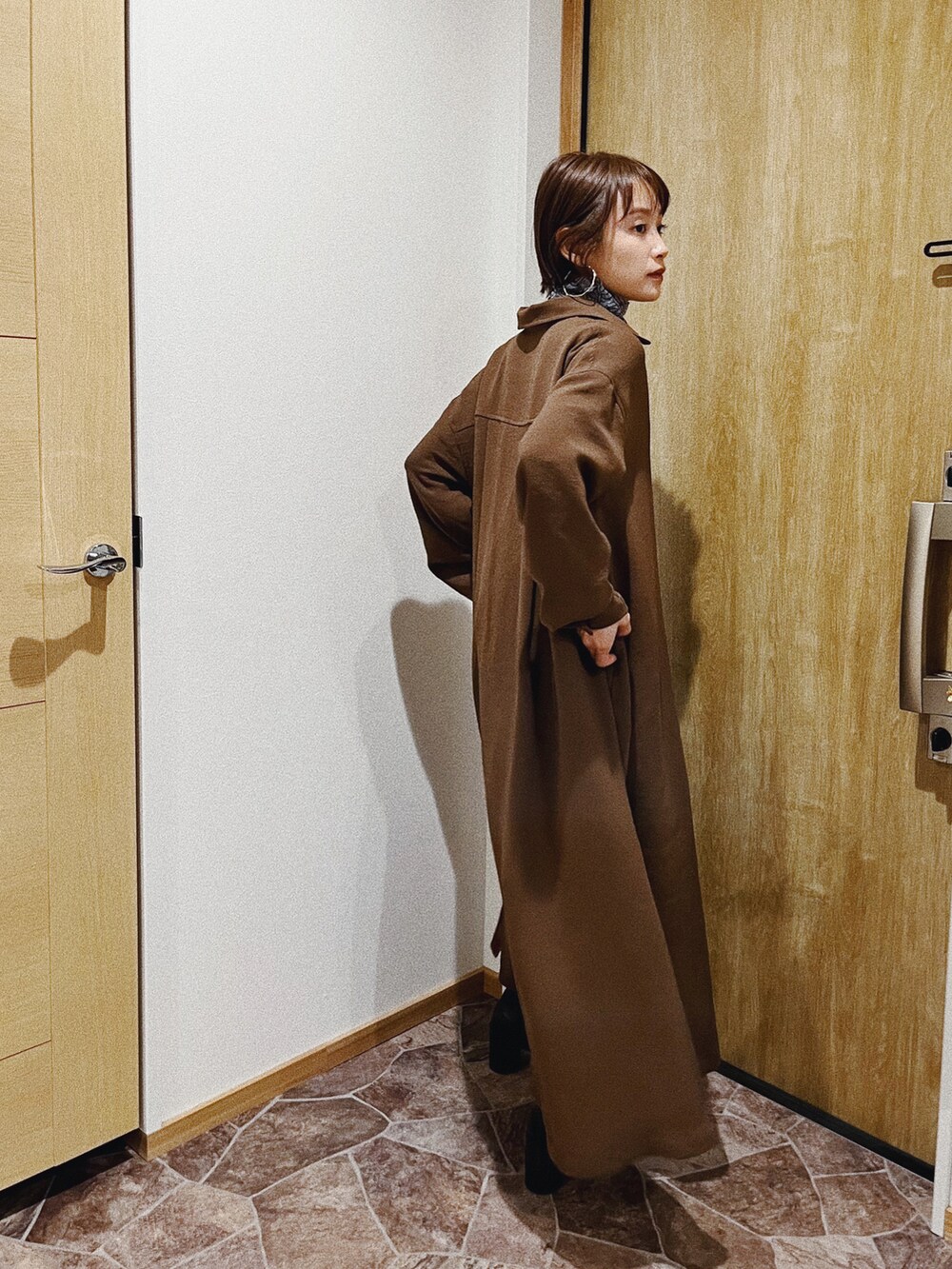 「Avail、アベイル、高橋愛、154cm、キルティング、ブラック、fukuu、ふくうコーデ、Maison Margiela、ロングブーツ、茶色」｜「Availのアイテム（ジャケット/アウター、ブラック系）」を使った、高橋愛さん（レディース・154cm）の秋コーディネートの2枚目の写真