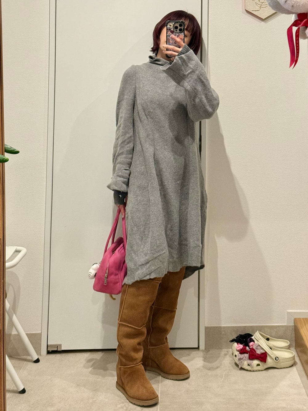 「Maison Margiela、H&M、H&M × Maison Margiela、マルジェラ、高橋愛、154cm、vintage、ロングブーツ、UGG、アグ」｜「MARGE SHERWOODのアイテム（バッグ、ピンク系）」を使った、高橋愛さん（レディース・154cm）の冬コーディネートの2枚目の写真