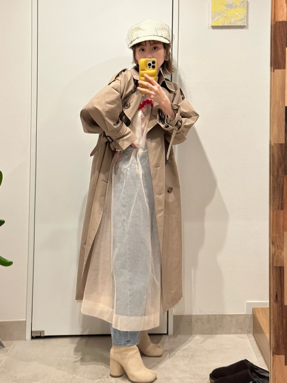 「いまどきジャケット写真、春夏コーデ、春服コーデ、トレンチコート、帽子、キャスケット、レース、CA4LA、カシラ、H&M、simonerocha、tabi、足袋ブーツ、高橋愛」｜「Maison Margielaのアイテム（ブーツ、ベージュ系）」を使った、高橋愛さん（レディース・154cm）の春コーディネートの2枚目の写真
