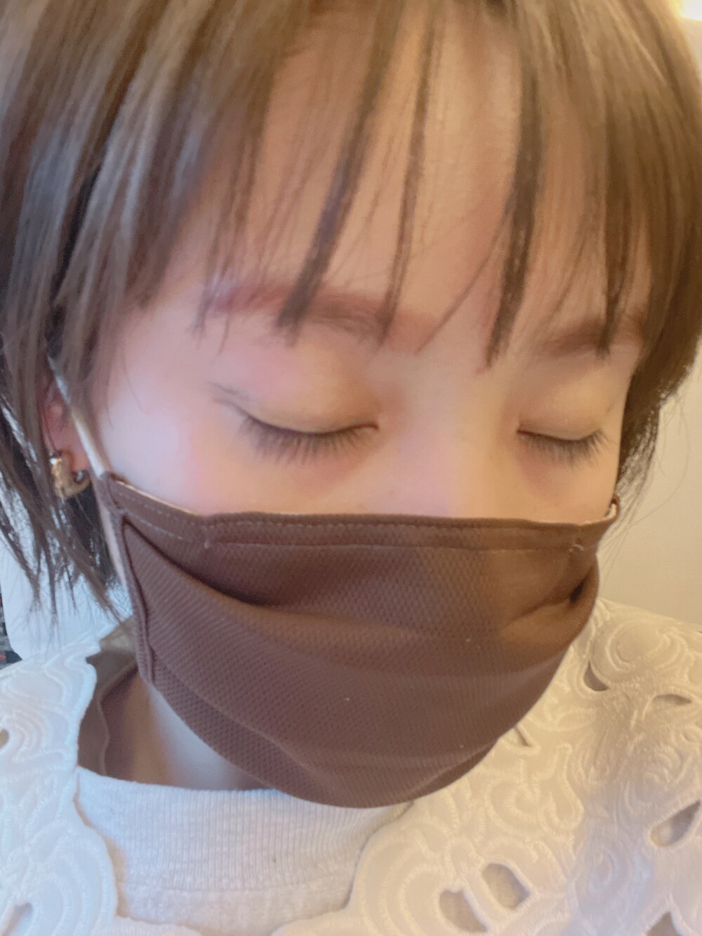 「セルヴォーク、celvoke、コスメキッチン(Cosme Kitchen)、cosme kitchen、コスキチ、コスメ、私の推しブランド、冬メイク、キラキラ、ラメ、ピンク、CIMASK、高橋愛、付け襟」｜「Celvokeのアイテム（アイライナー、シルバー系）」を使った、高橋愛さん（レディース・154cm）の冬コーディネートの2枚目の写真