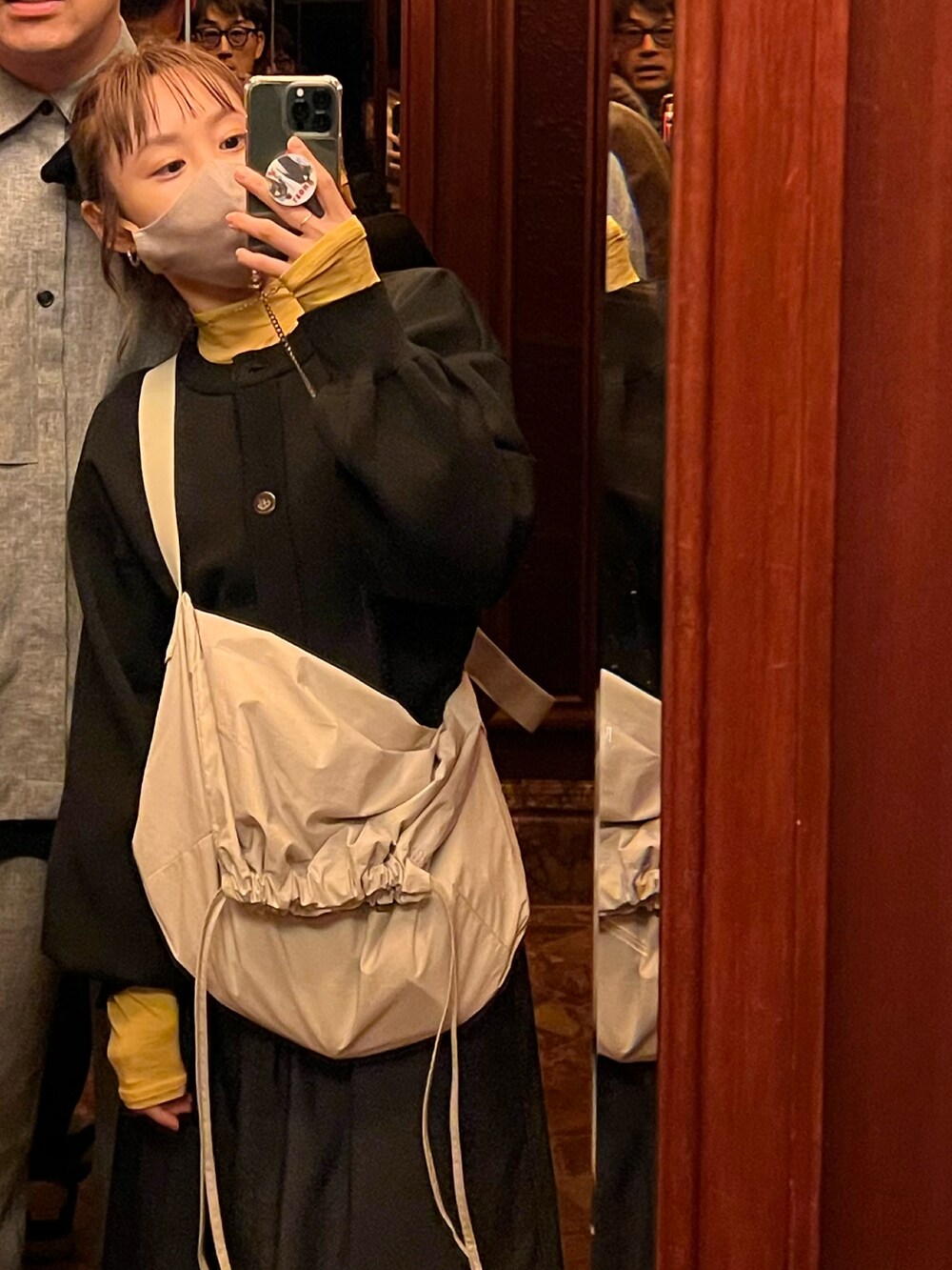 「大人女子、初秋コーデ、秋服、休日コーデ、高橋愛、高橋愛コラボ、154cm、vis-à-vis、ビザビ、ふくうコーデ、fukuu、UNIQLO U、UNIQLO、カーディガン」｜「vis-`a-visの【WEB限定】【高橋愛コラボ】スポンジニットクルーネックカーディガン【セットアップ対応】（カーディガン/ボレロ、ブラック系）」を使った、高橋愛さん（レディース・154cm）の秋コーディネートの2枚目の写真