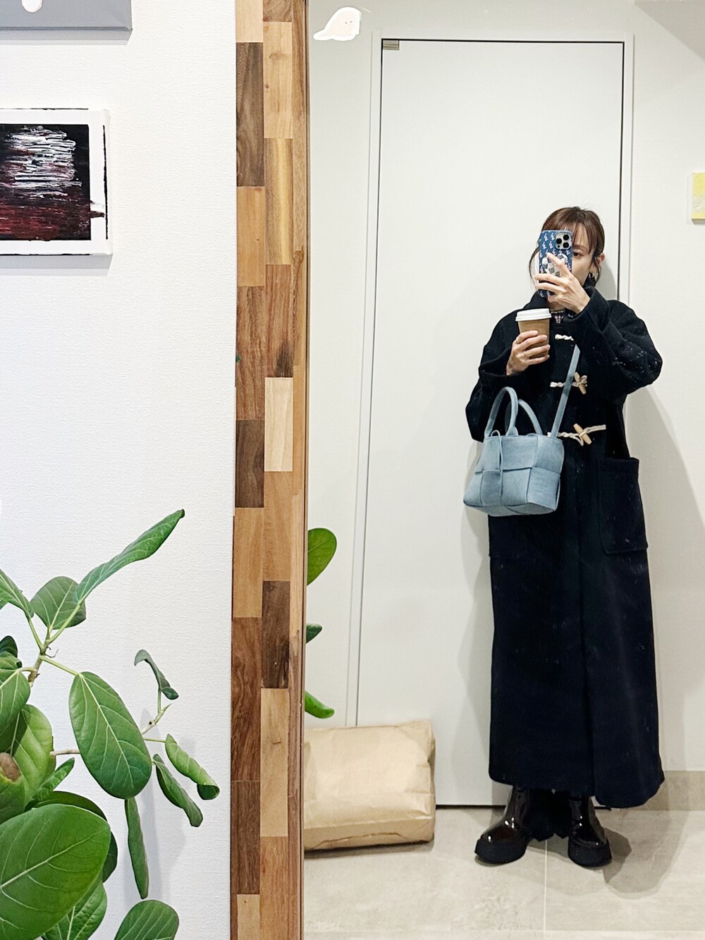 「冬のコーデ、ダッフルコート、ロングコート、昔の思い出、高橋愛、CLANE、denim、CHARLES＆KEITH」｜「CLANEのアイテム（ダッフルコート、ブラック系）」を使った、高橋愛さん（レディース・154cm）の冬コーディネートの2枚目の写真